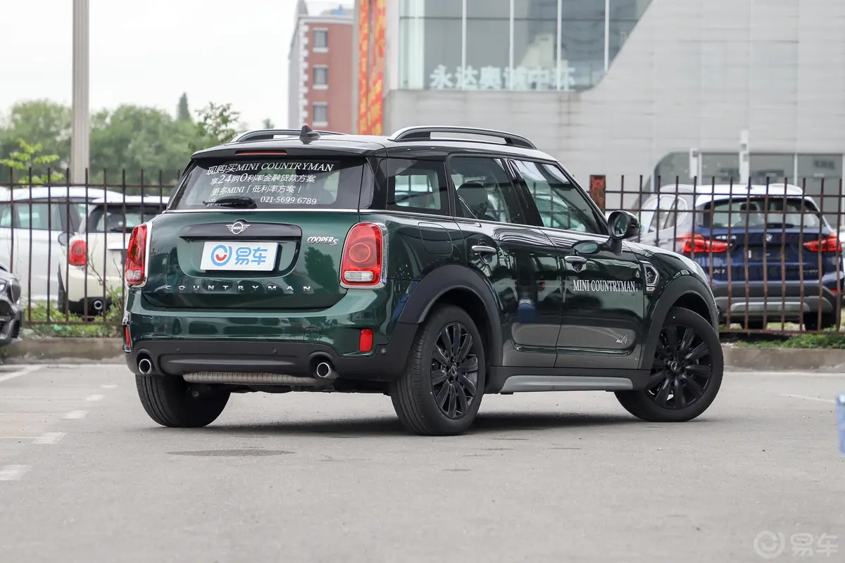 MINI COUNTRYMAN2.0T COOPER S ALL4 经典派侧后45度车头向右水平