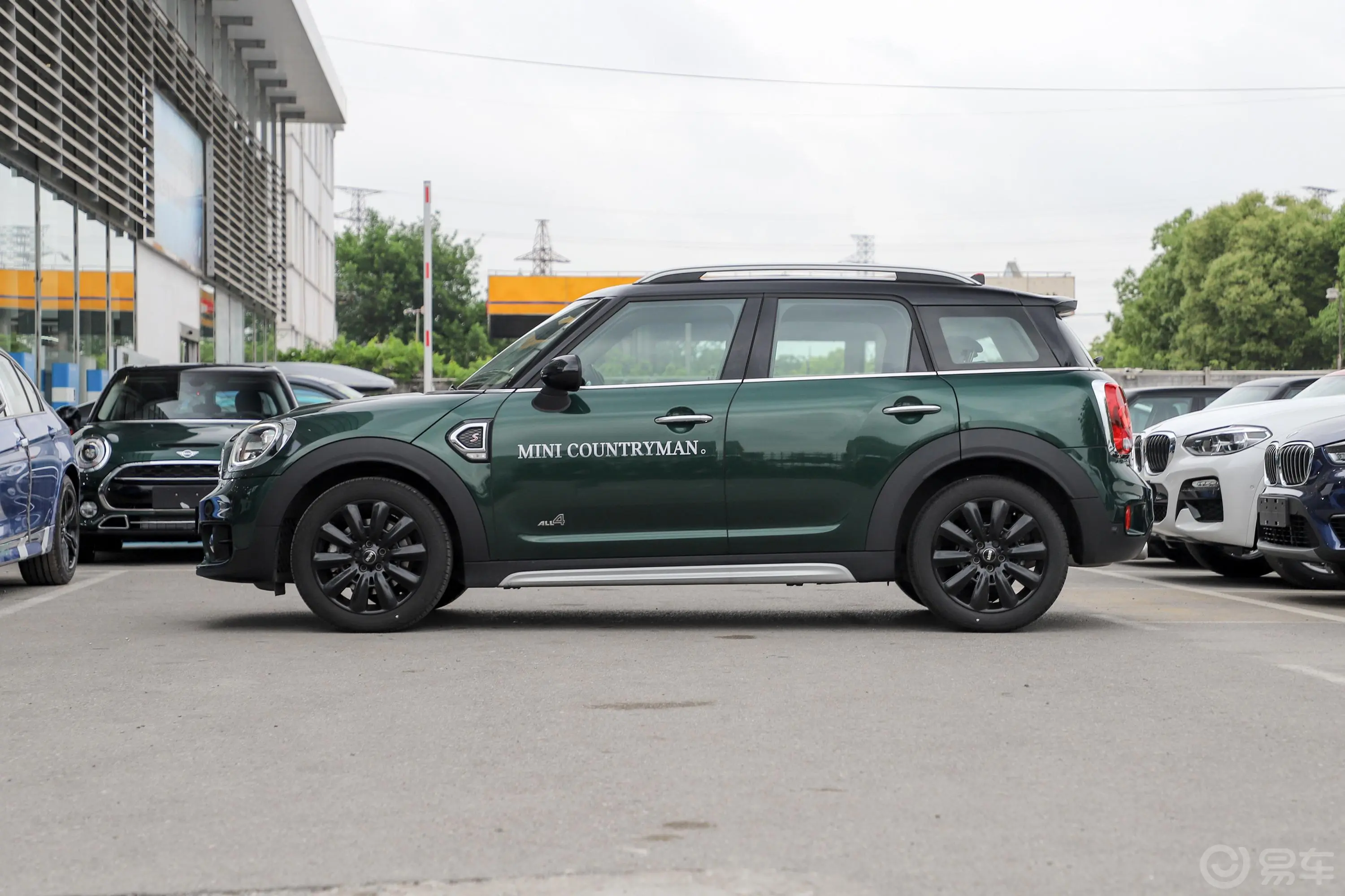 MINI COUNTRYMAN2.0T COOPER S ALL4 经典派正侧车头向左水平