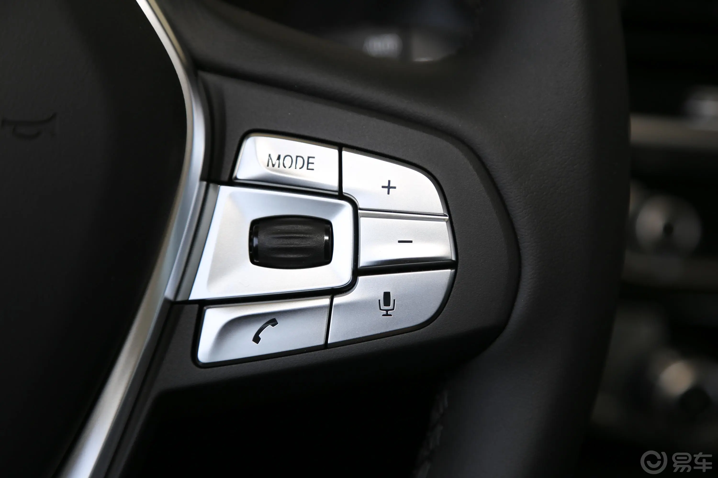 宝马X3xDrive 28i 豪华套装右侧方向盘功能按键