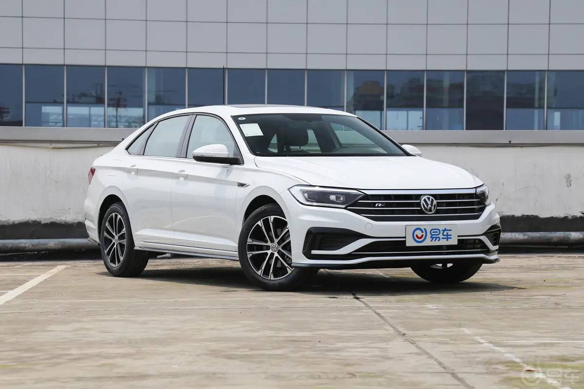 速腾280TSI 双离合 R-Line 国V侧前45度车头向右水平