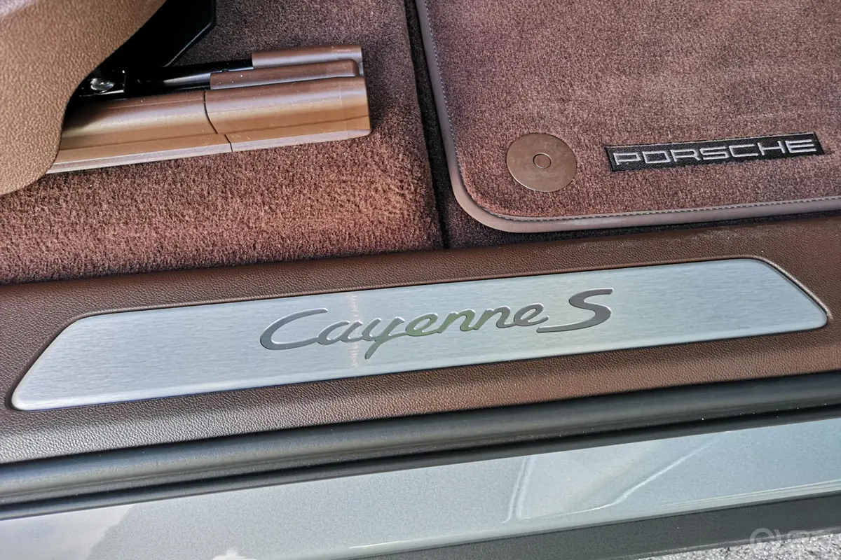 CayenneCayenne S Coupé 2.9T空间