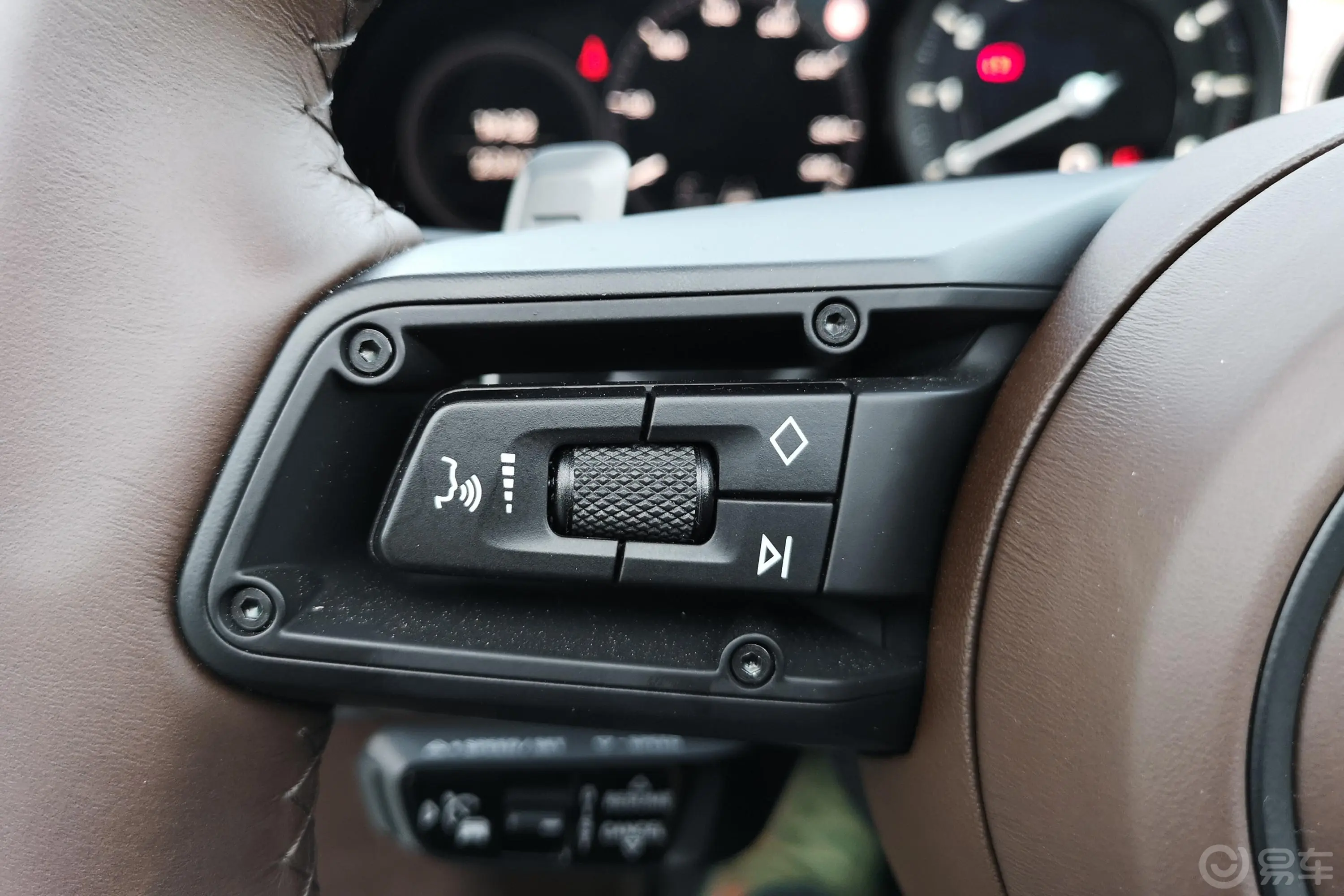 保时捷911Carrera S Cabriolet 3.0T左侧方向盘功能按键
