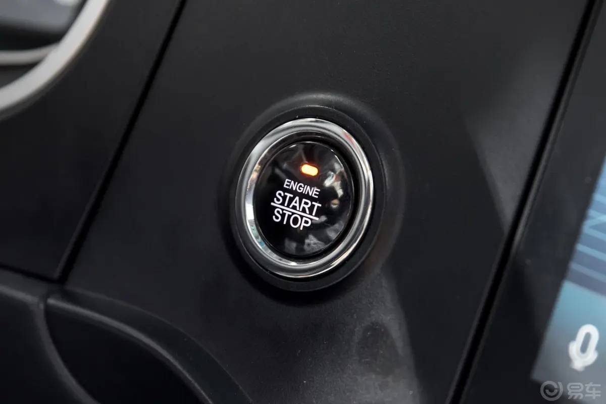 宇通7系6.2T 标准版钥匙孔或一键启动按键
