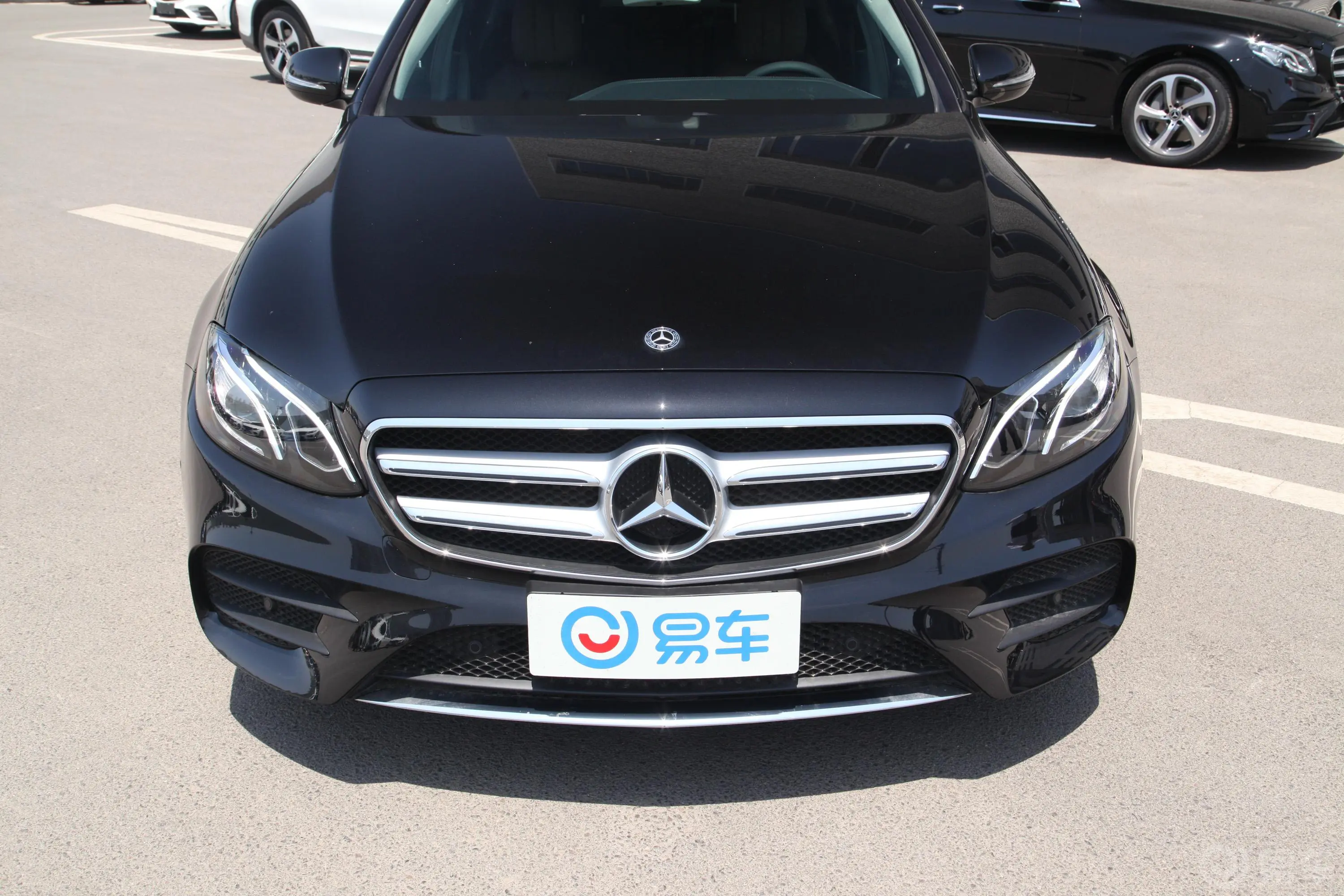 奔驰E级E 260 L 4MATIC 运动轿车外观