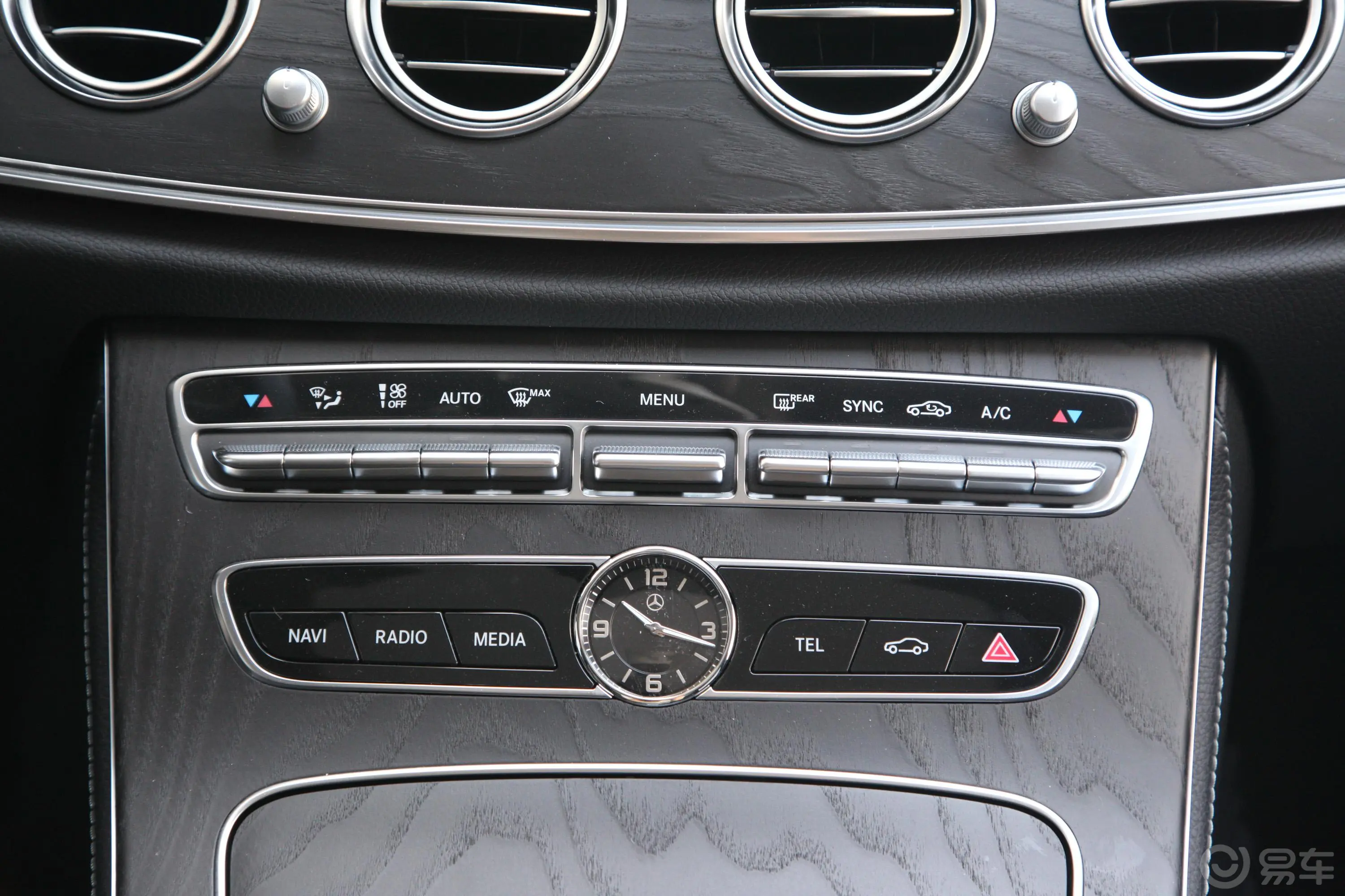 奔驰E级改款 E 300 L 豪华版 运动轿车空调