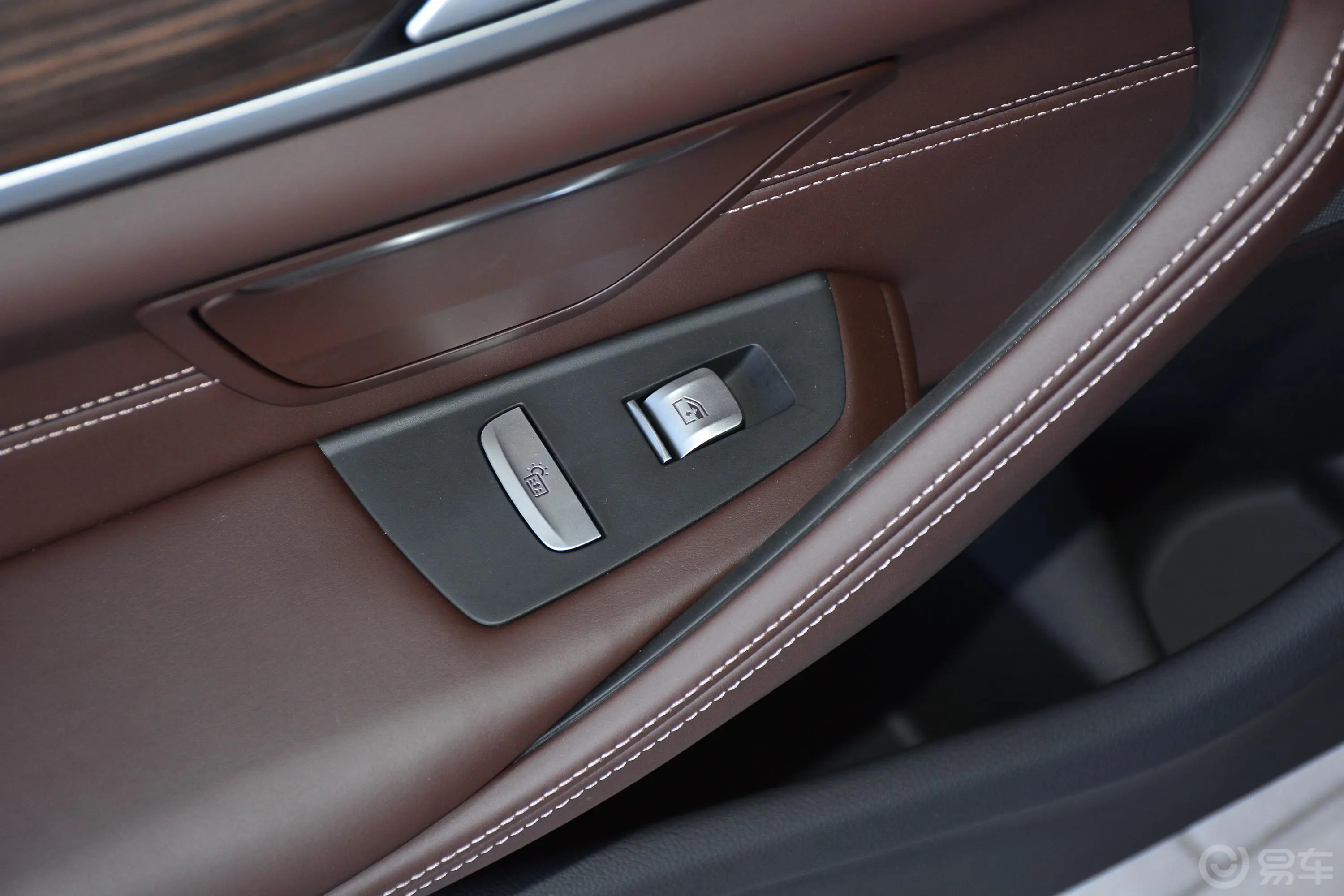 宝马5系改款 530Li 尊享型 豪华套装后车窗调节