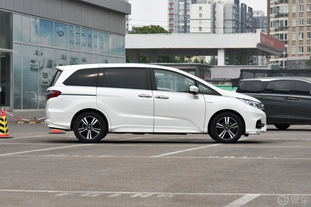 奥德赛2.0L E-CVT 锐·尊享版正侧车头向右水平