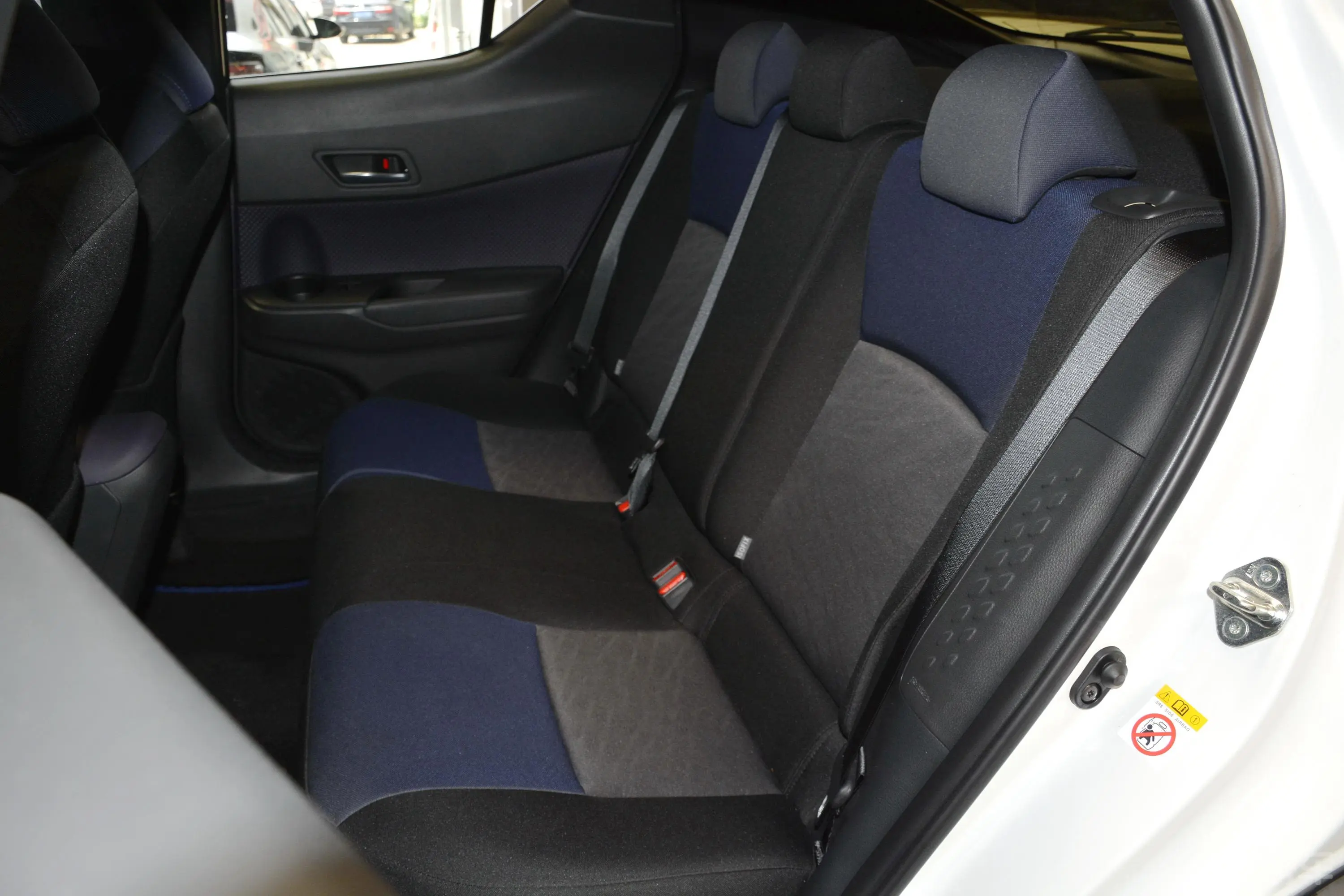 丰田C-HR2.0L CVT 酷越领先版 国VI后排座椅
