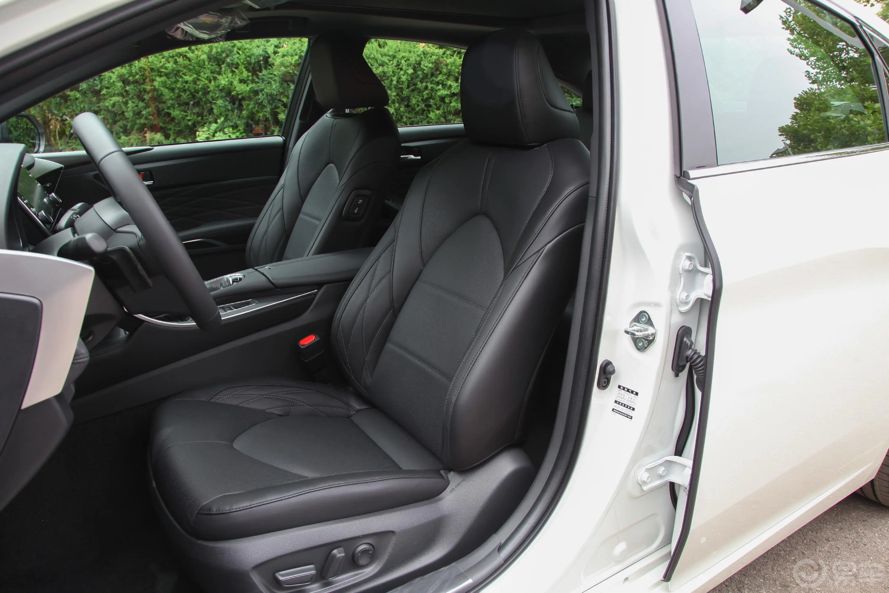 亚洲龙2.5L 手自一体 Touring尊贵版 国VI驾驶员座椅