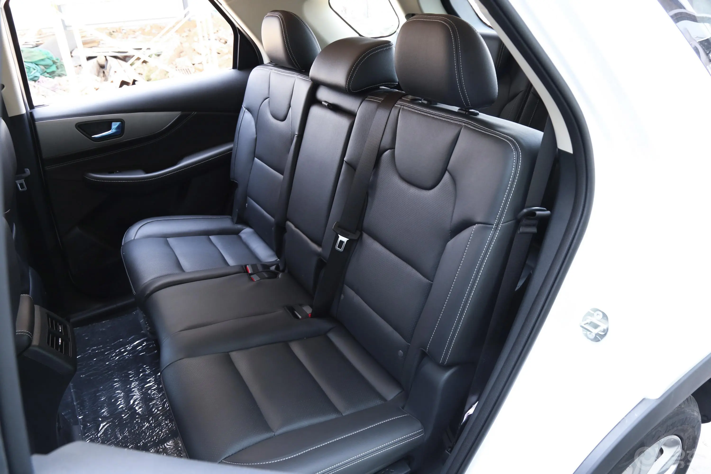 风光S560升级款 1.8L CVT 尊贵型后排座椅