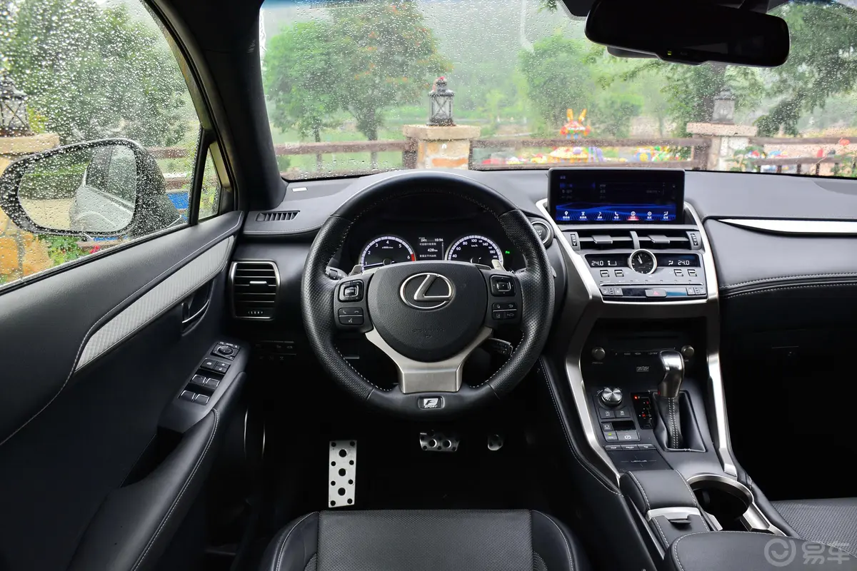 雷克萨斯NX300 F SPORT 国V驾驶位区域