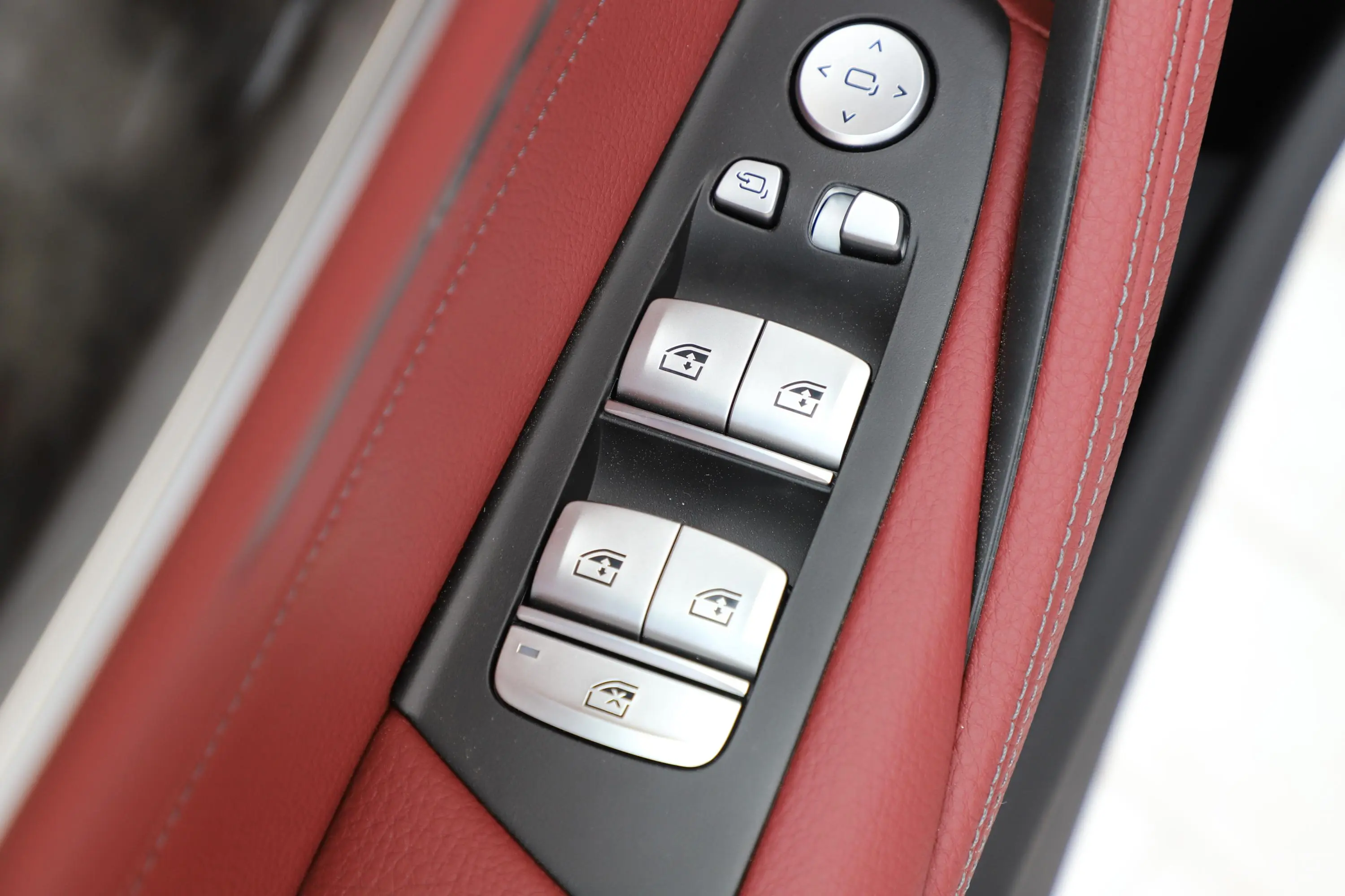 宝马5系改款 530Li xDrive M运动套装车窗调节整体