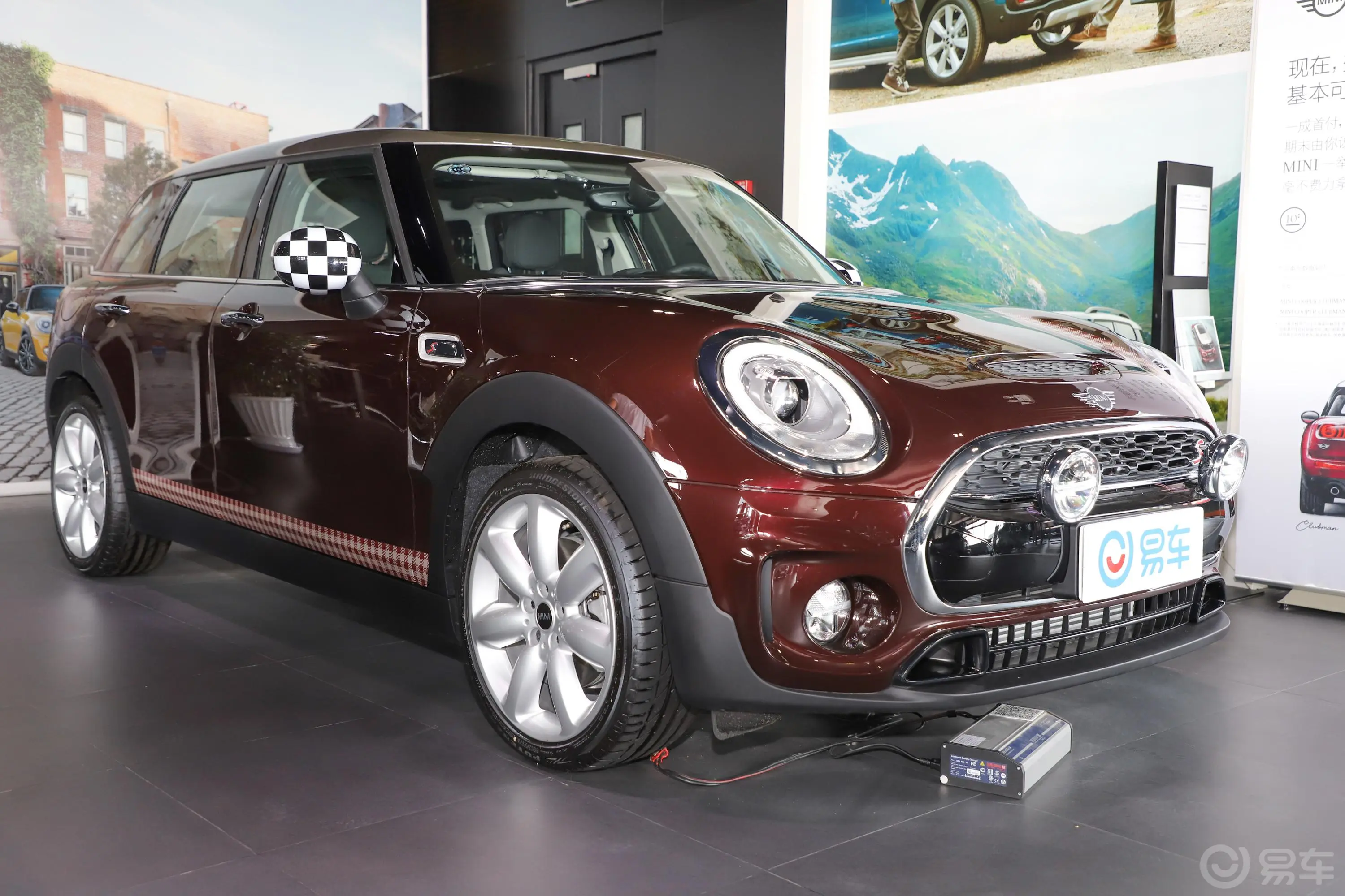 MINI CLUBMAN2.0T COOPER S 经典派侧前45度车头向右水平