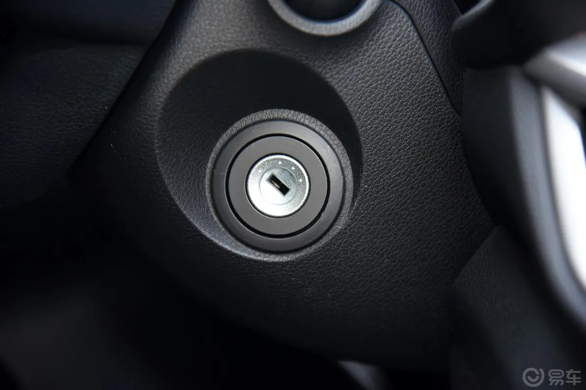 起亚K31.5L CVT 舒适版钥匙孔或一键启动按键