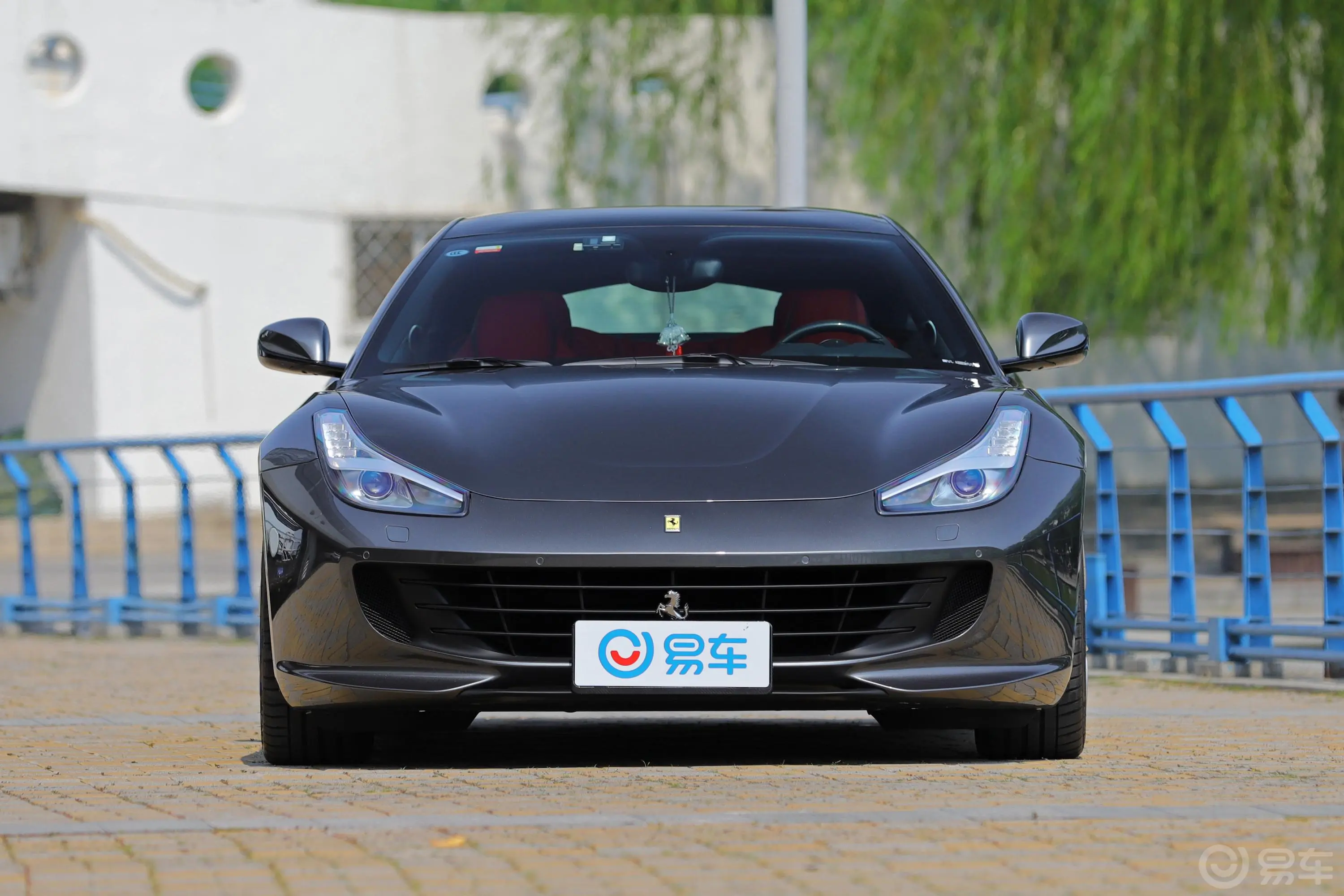 GTC4Lusso3.9T V8正前水平