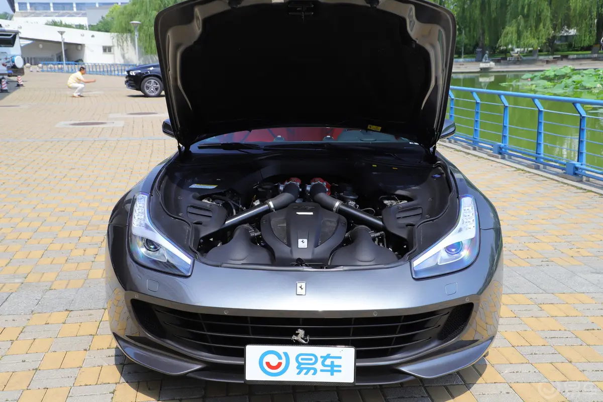 GTC4Lusso3.9T V8发动机舱整体