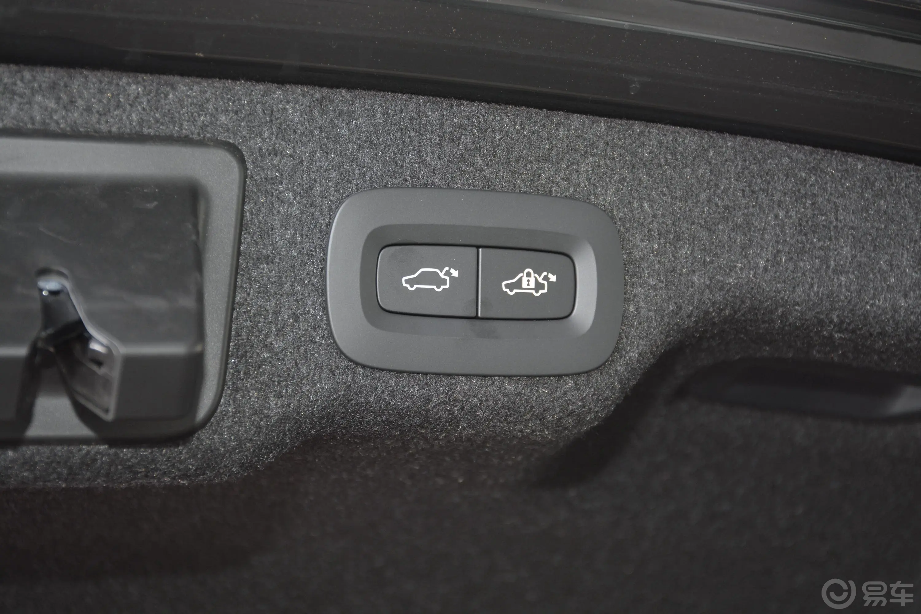 沃尔沃S90T5 智雅豪华版电动尾门按键（手动扶手）