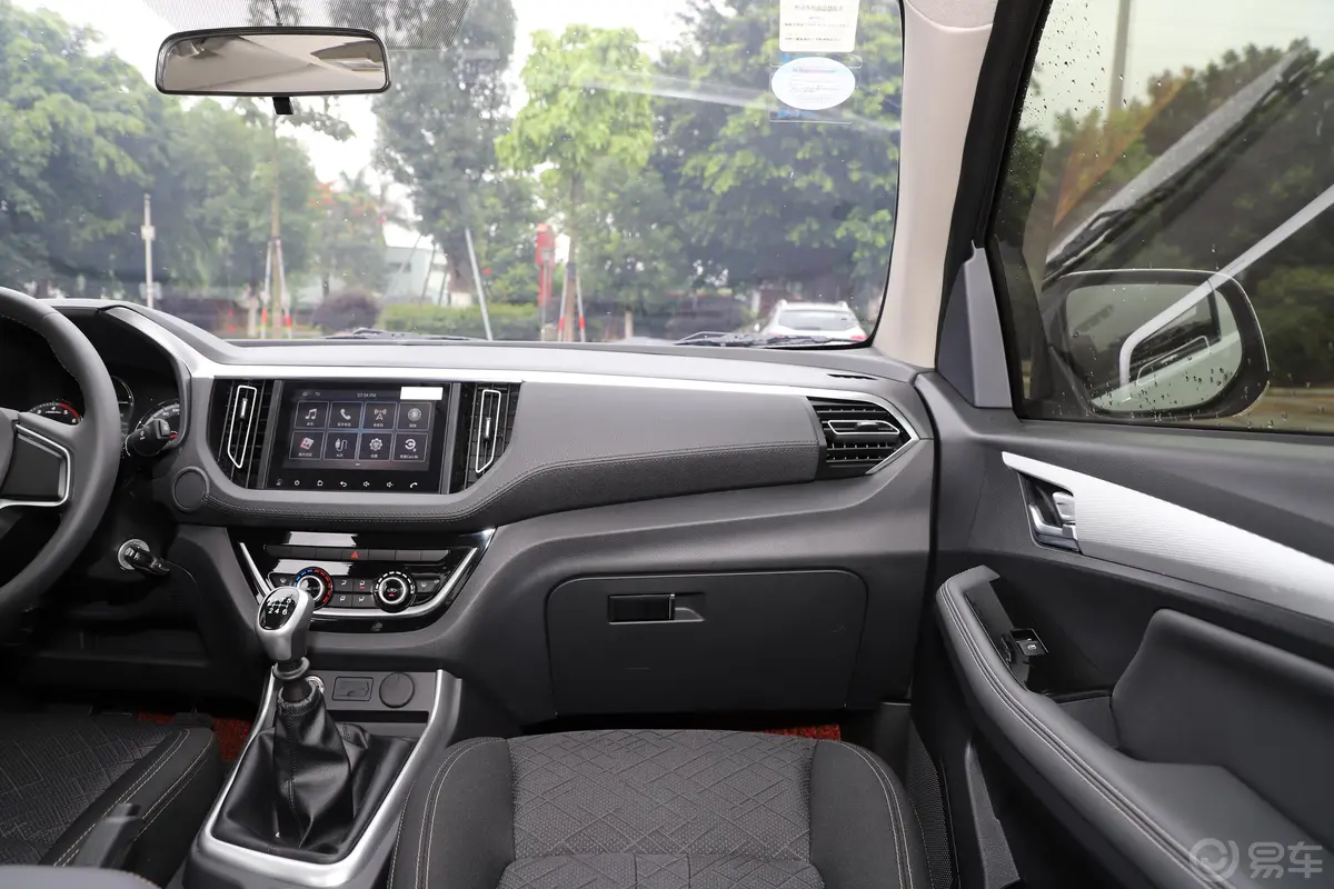 瑞迈S标轴版 2.5T 手动 四驱 豪华款 柴油 国V副驾驶位区域