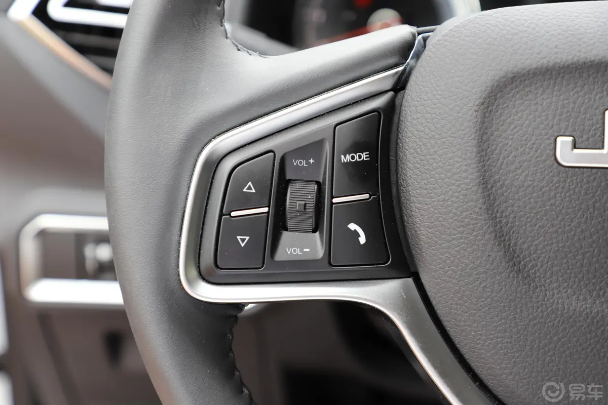 瑞迈S标轴版 2.5T 手动 四驱 豪华款 柴油 国V左侧方向盘功能按键