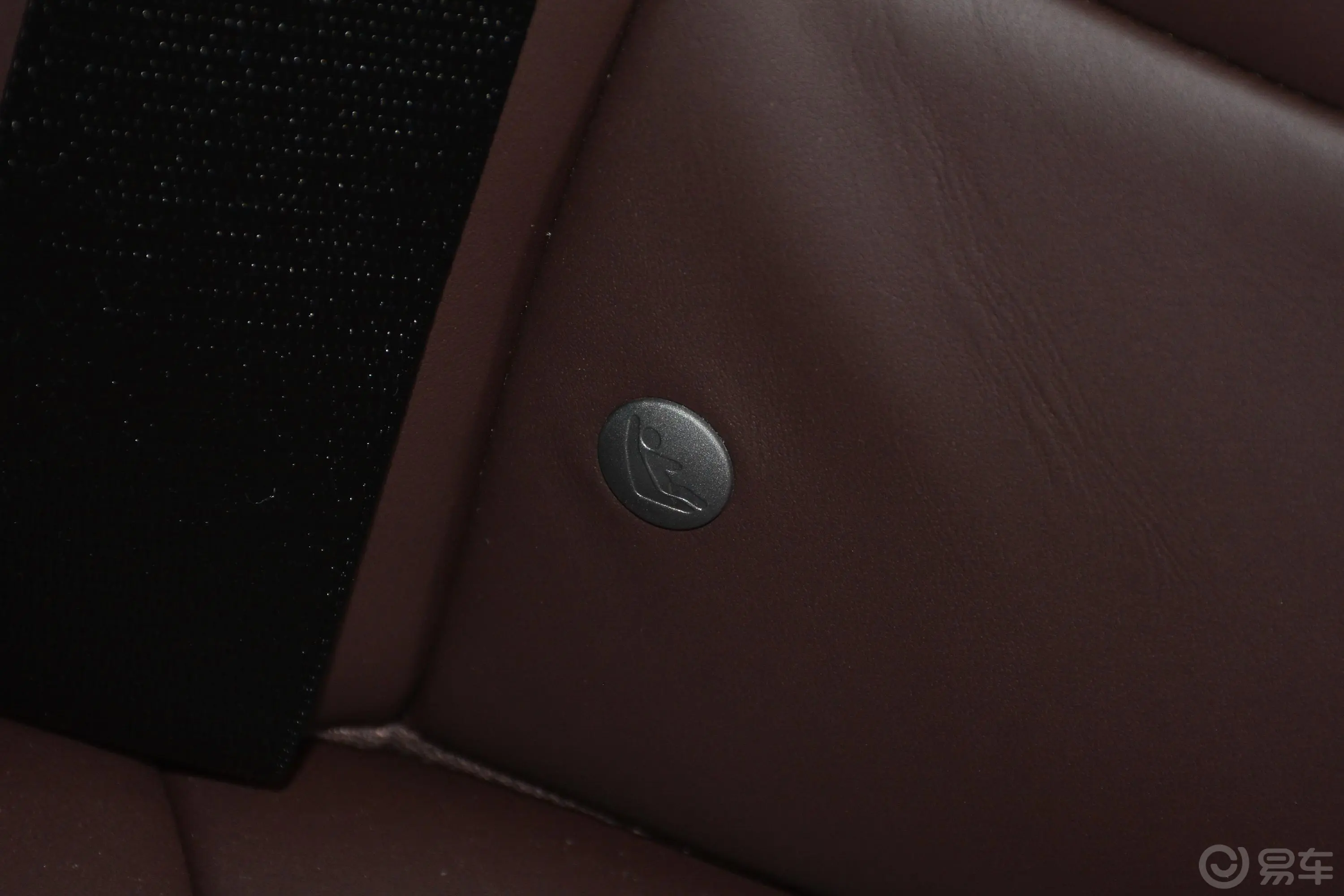宝马5系 插电混动改款 530Le 豪华套装儿童座椅接口