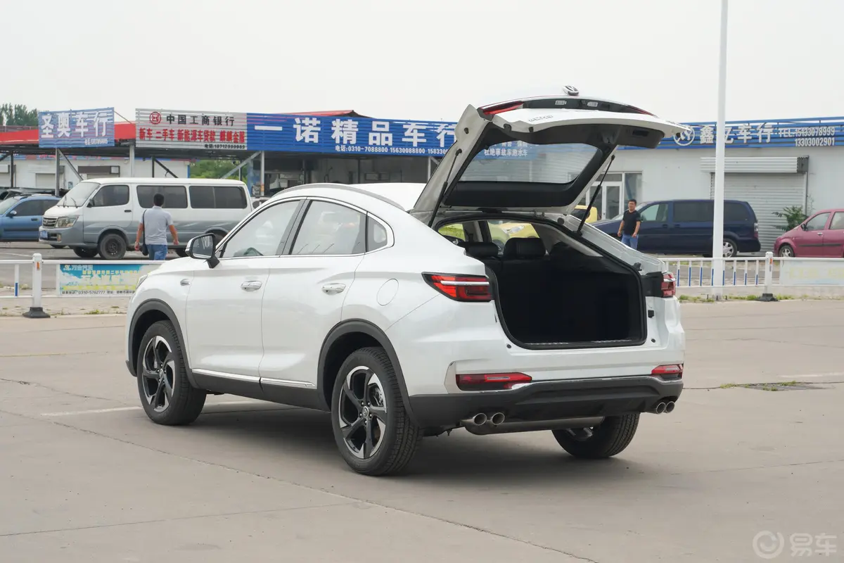 长安CS85COUPE2.0T 手自一体 品 国VI后备厢开启45度侧拍