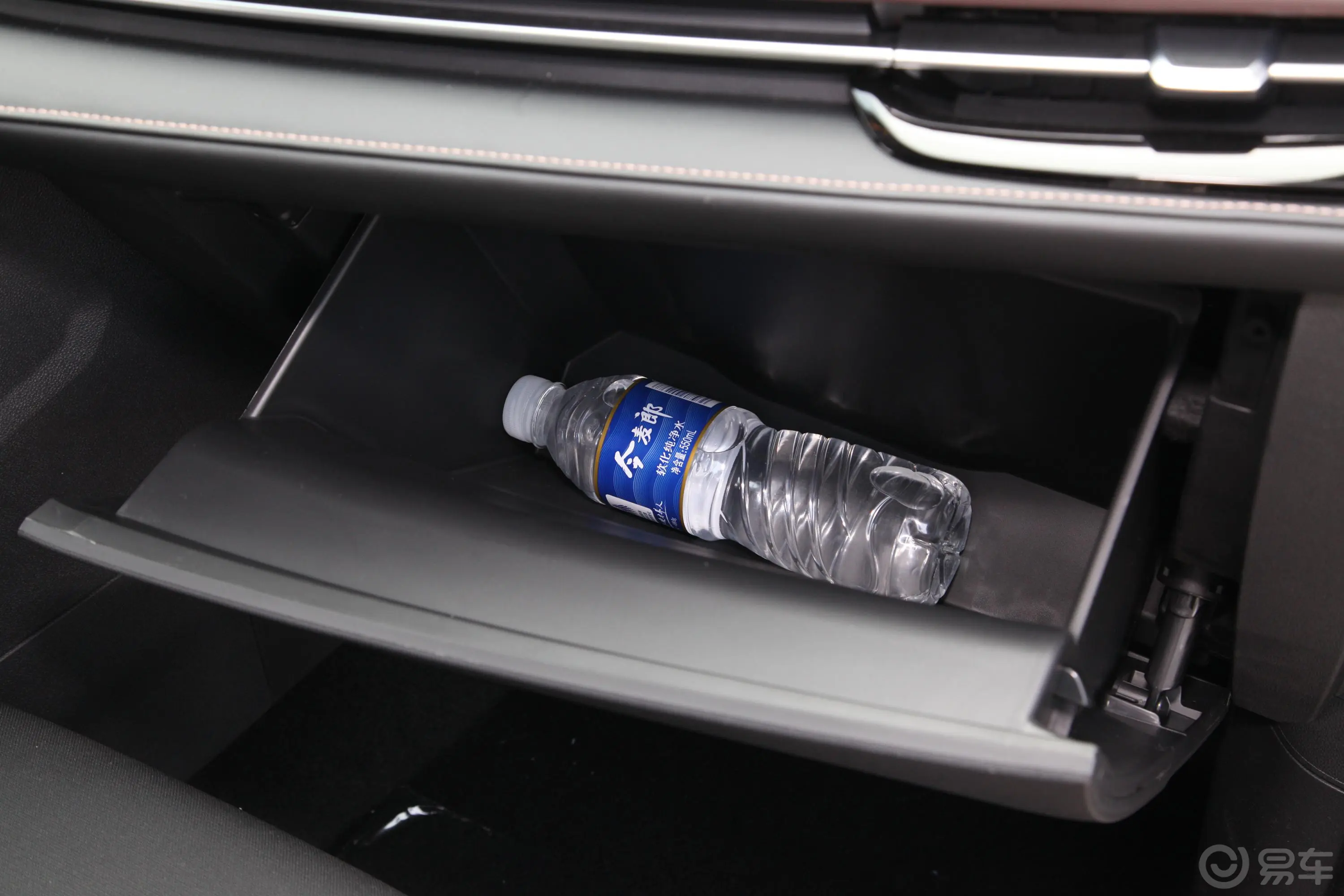 长安CS151.5L 双离合 舒适版 国Ⅵ手套箱空间水瓶横置