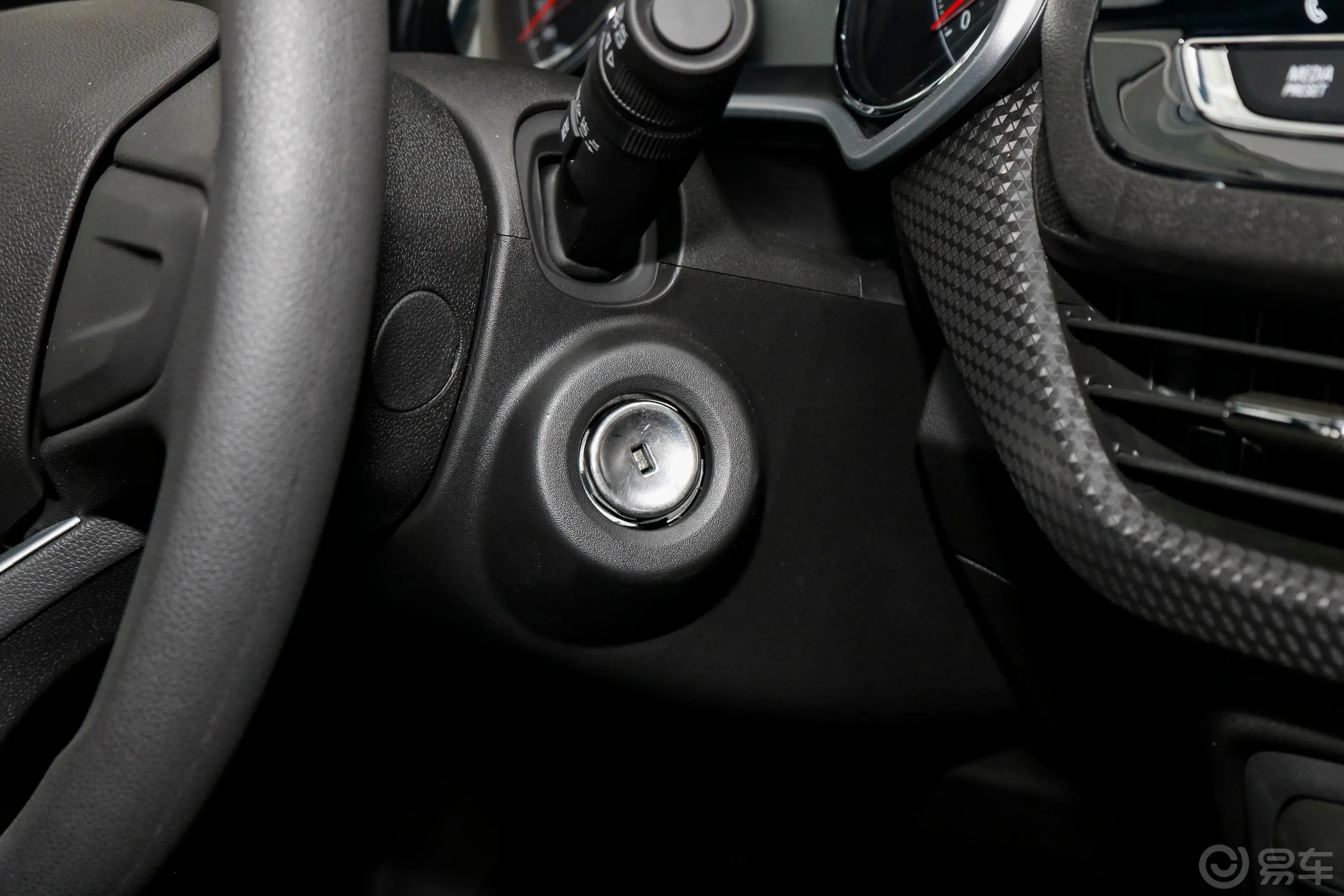 科沃兹325T 手自一体 欣悦版钥匙孔或一键启动按键