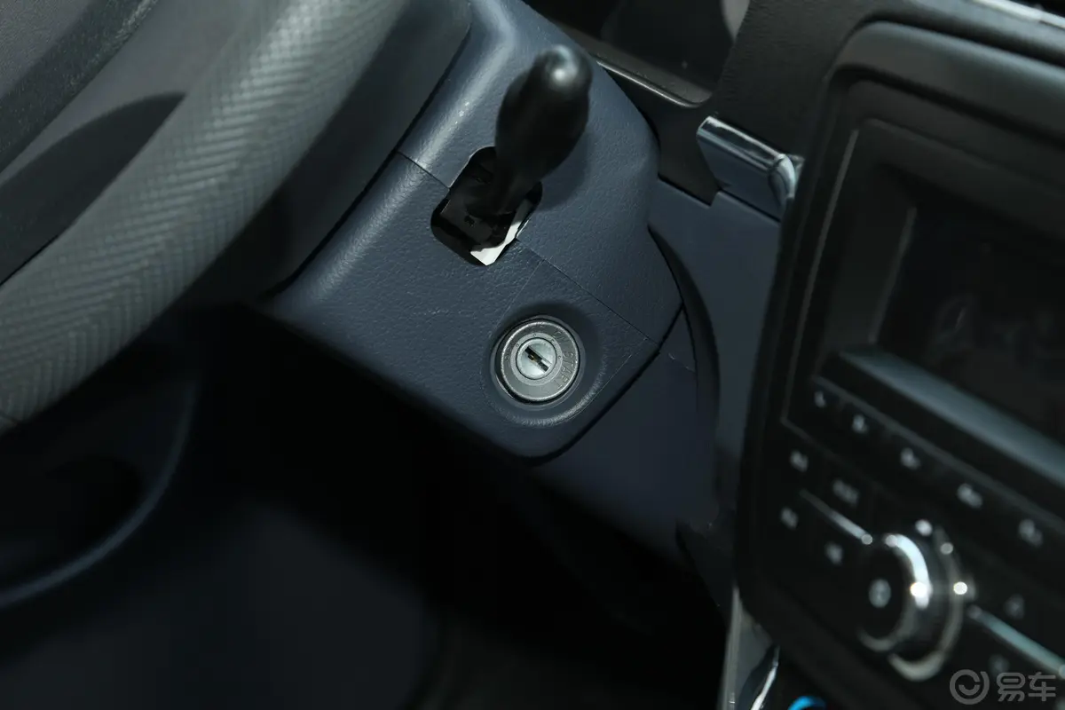 金杯小海狮X301.3L 手动 厢货舒适版 国V钥匙孔或一键启动按键