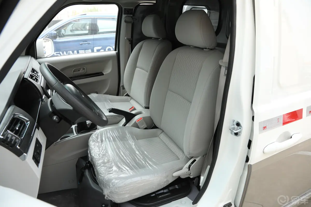 金杯新海狮X30L1.5L 手动 厢货财富版 国V CNG驾驶员座椅