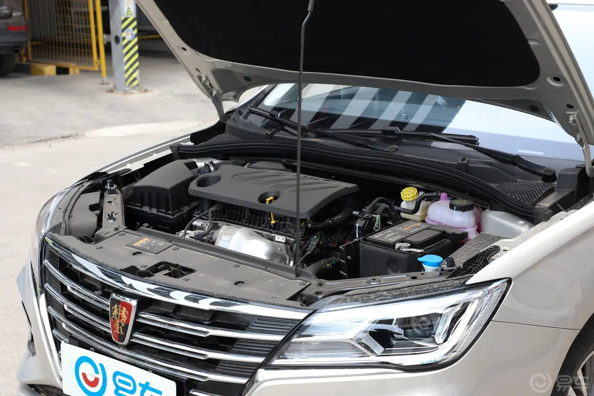 荣威i51.5L CVT 4G互联领豪旗舰版外观