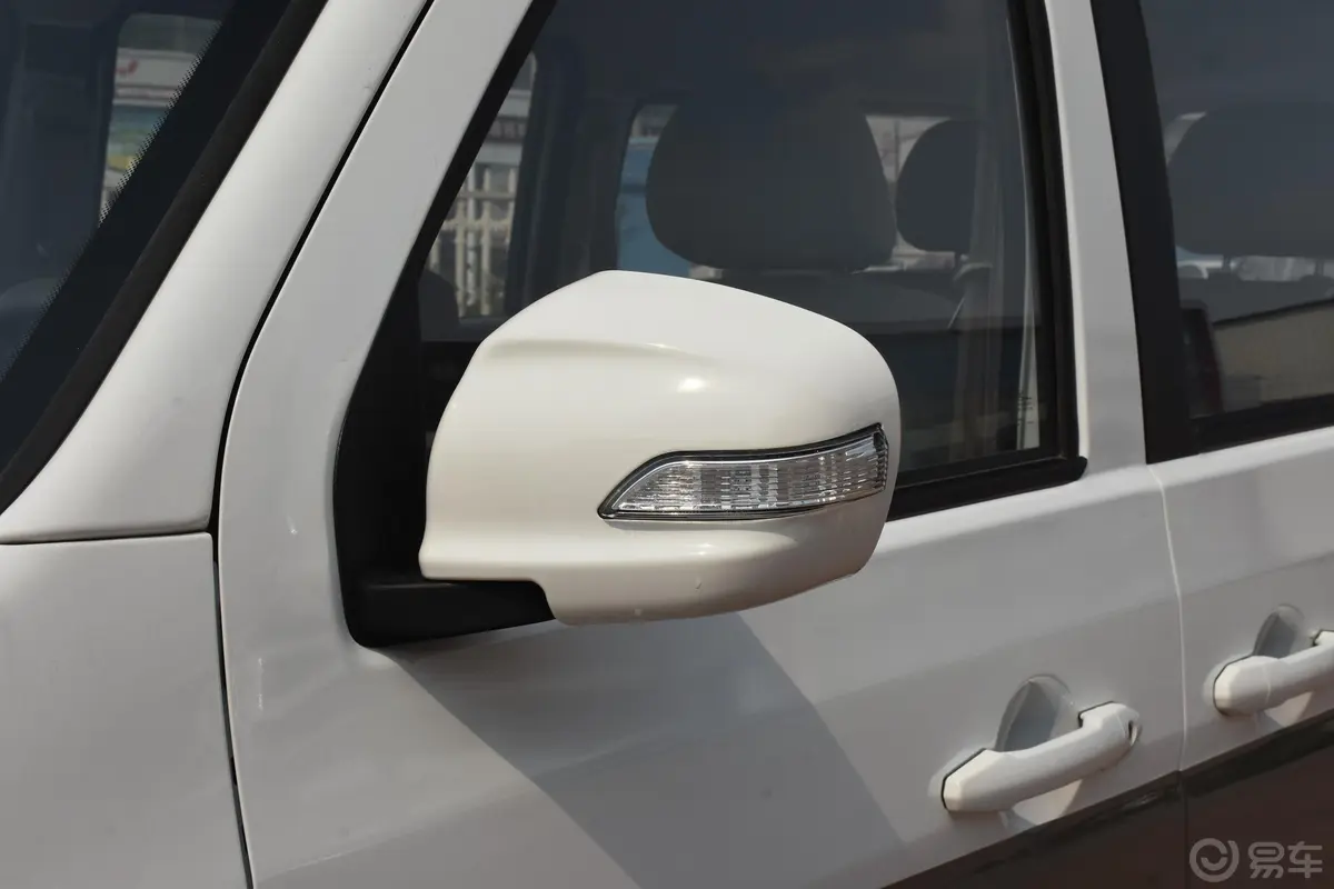 金杯新海狮X30L1.5L 手动 财富版 国V CNG主驾驶后视镜背面