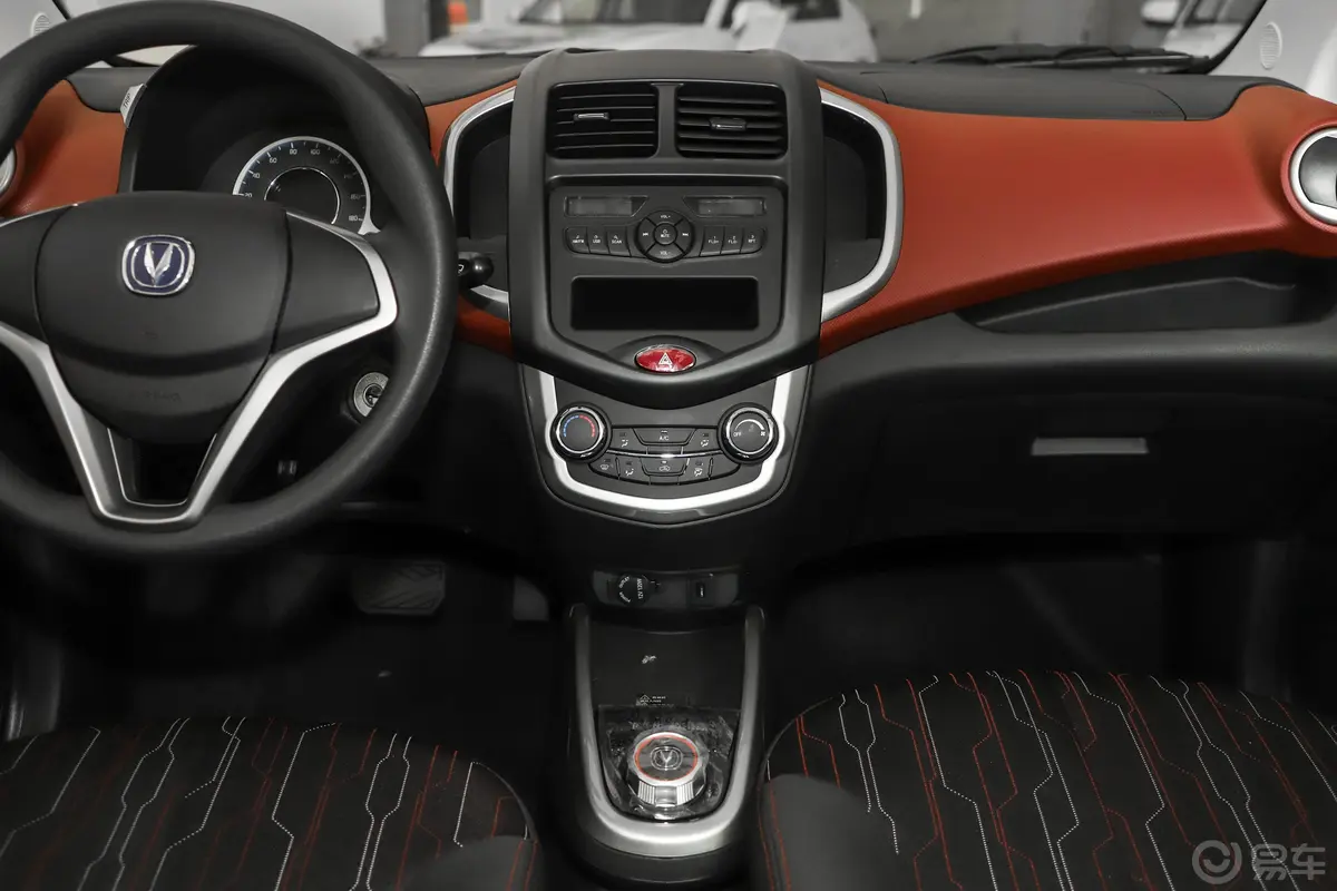 奔奔EV改款 EV360 标准版中控台整体