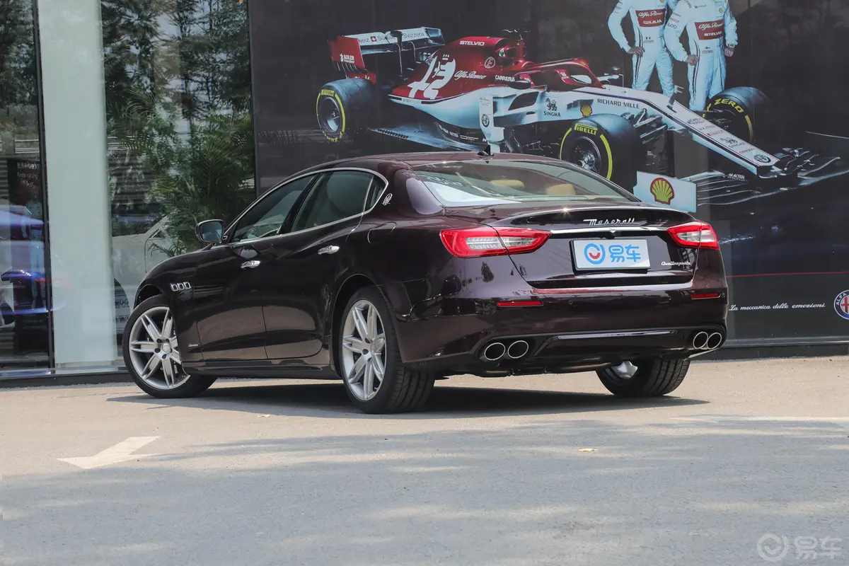 Quattroporte350Hp 豪华版侧后45度车头向左水平