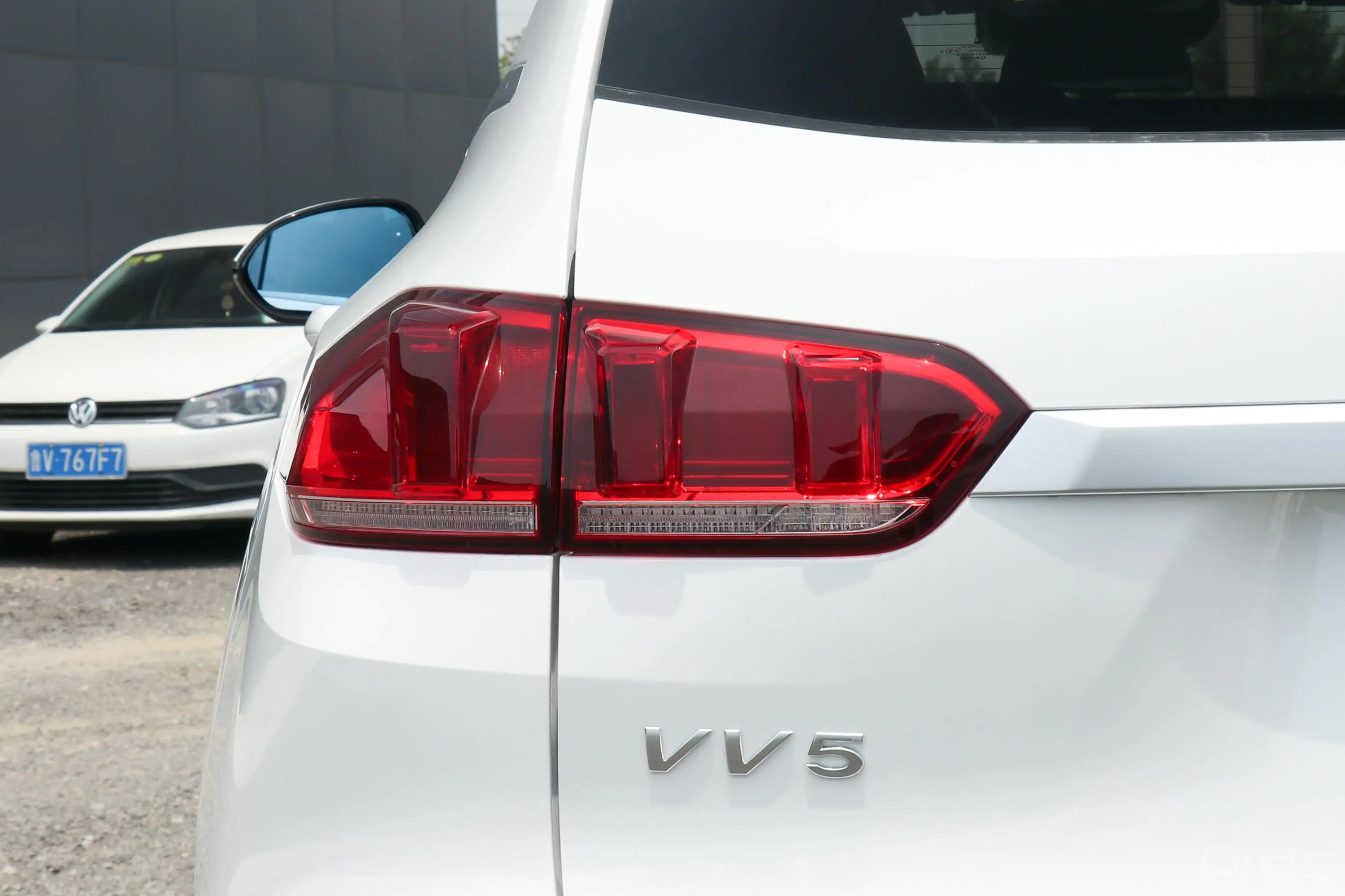 魏牌VV5升级款 2.0T 双离合 两驱 超豪版 国VI外观