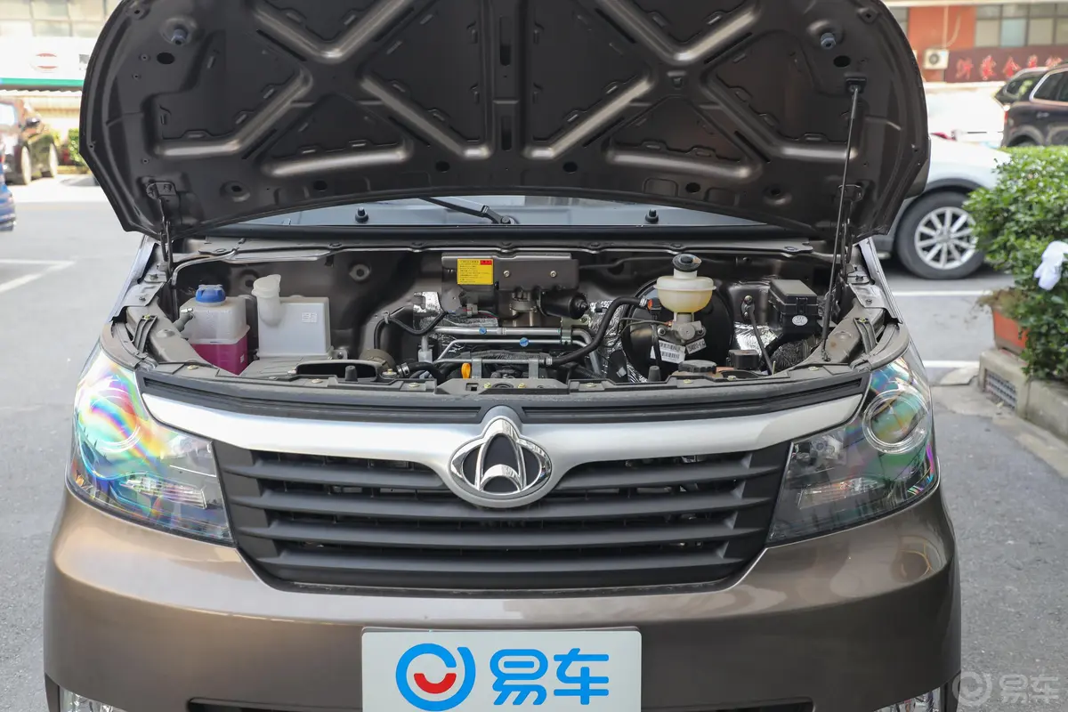 睿行M701.5L 手动 舒适型 平顶背掀门 CNG 6座 国V发动机舱整体