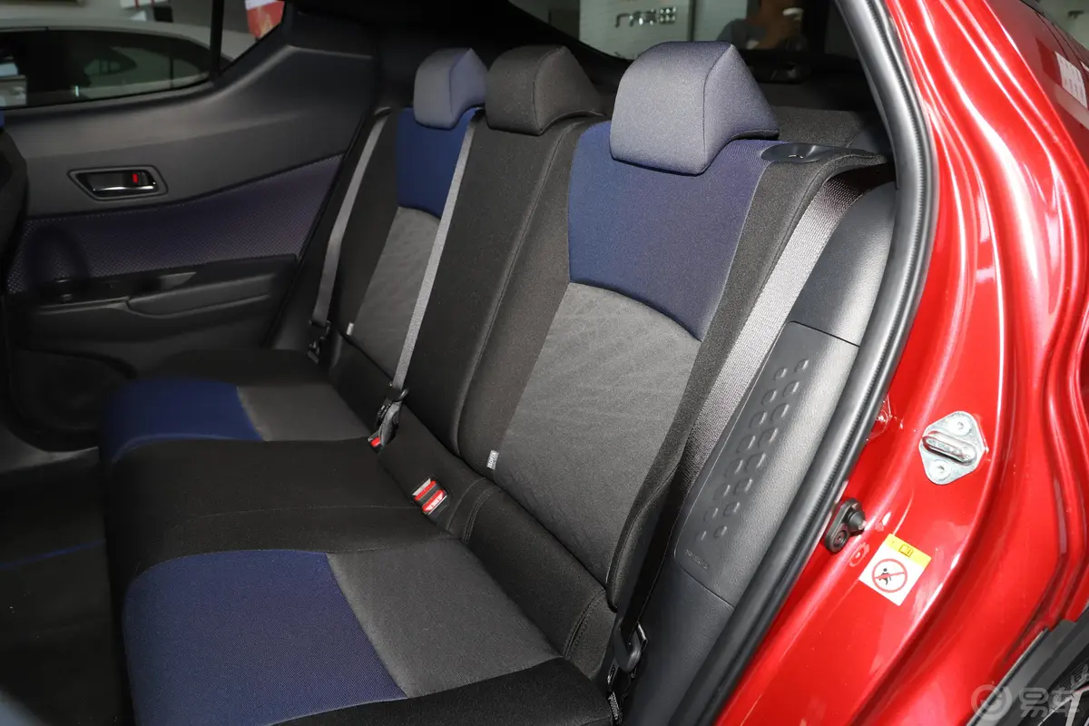 丰田C-HR2.0L CVT 豪华天窗版 国V后排座椅