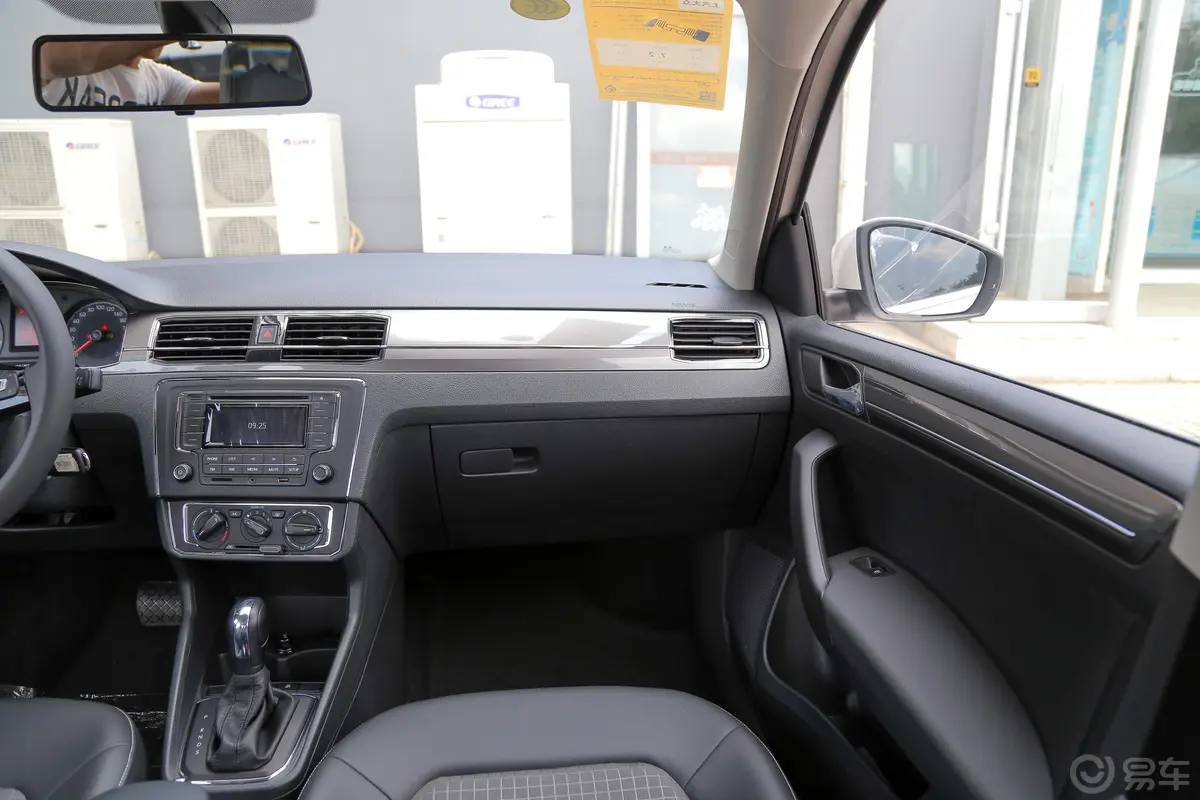 桑塔纳1.5L 自动 舒适版 国VI副驾驶位区域