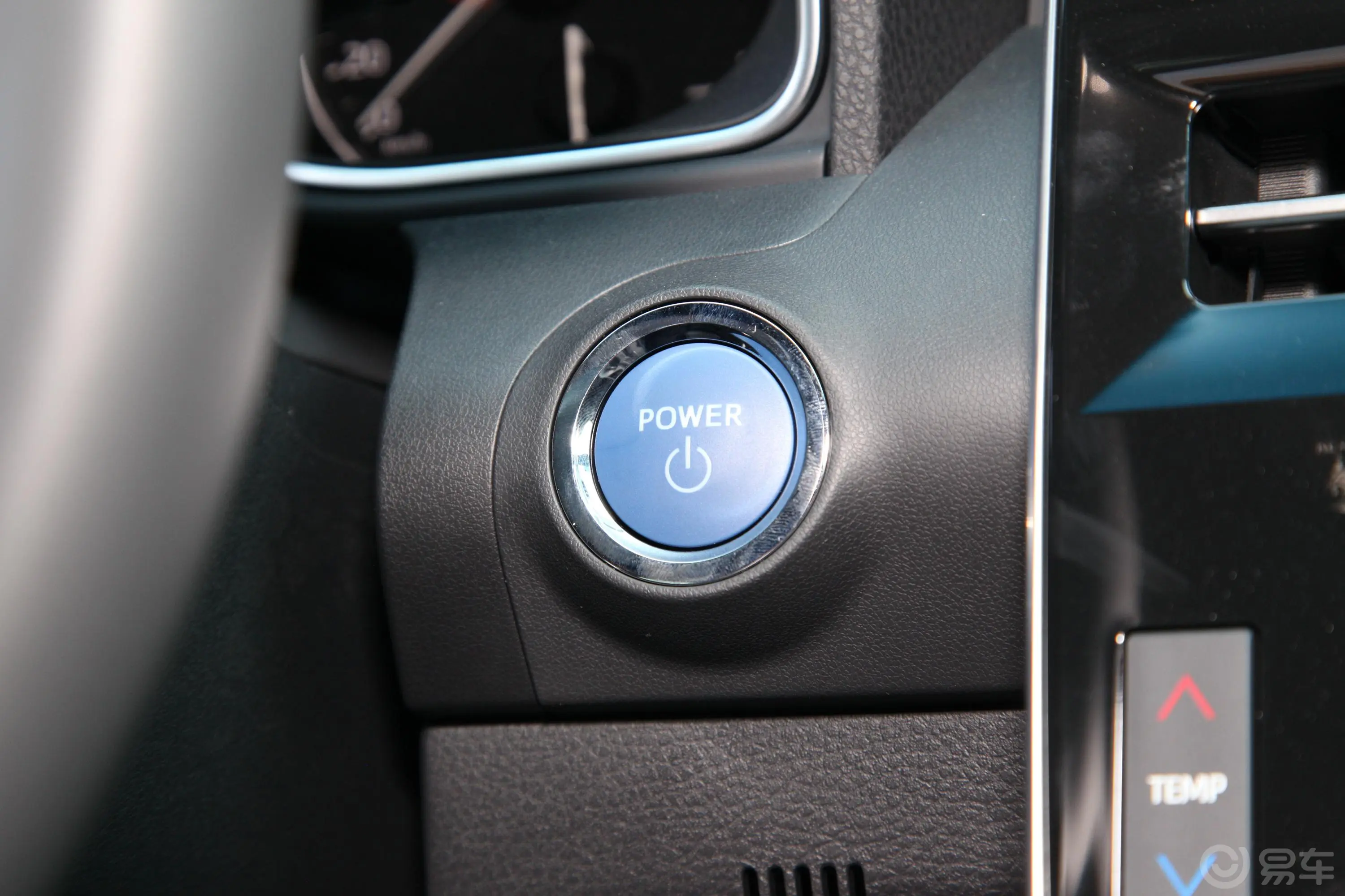 亚洲龙双擎 2.5L E-CVT 豪华版 国VI钥匙孔或一键启动按键