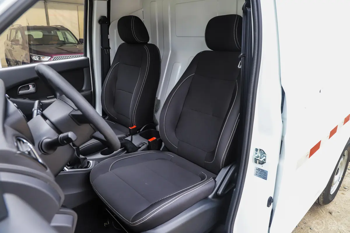 欧诺S欧诺S 1.5L 手动 厢式运输车 国V驾驶员座椅
