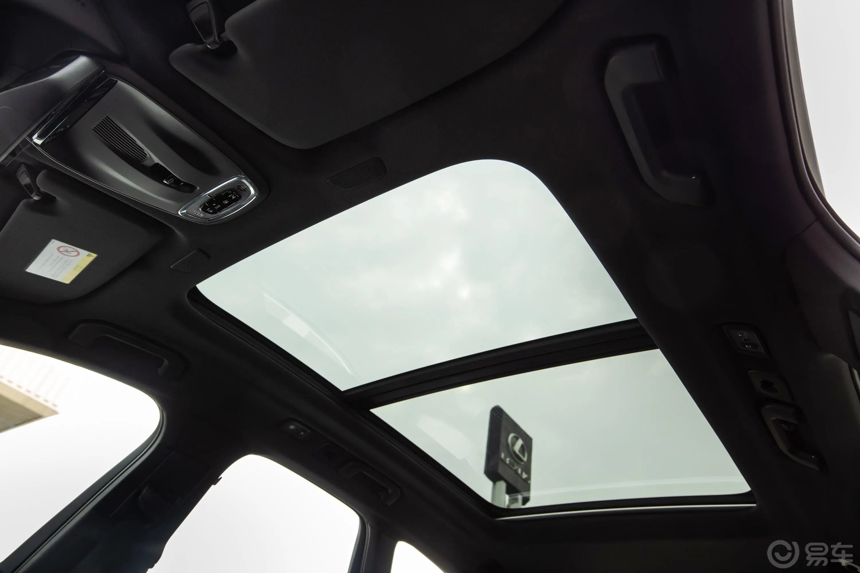 沃尔沃XC60T5 四驱 智远运动版 国Ⅵ天窗内拍关闭