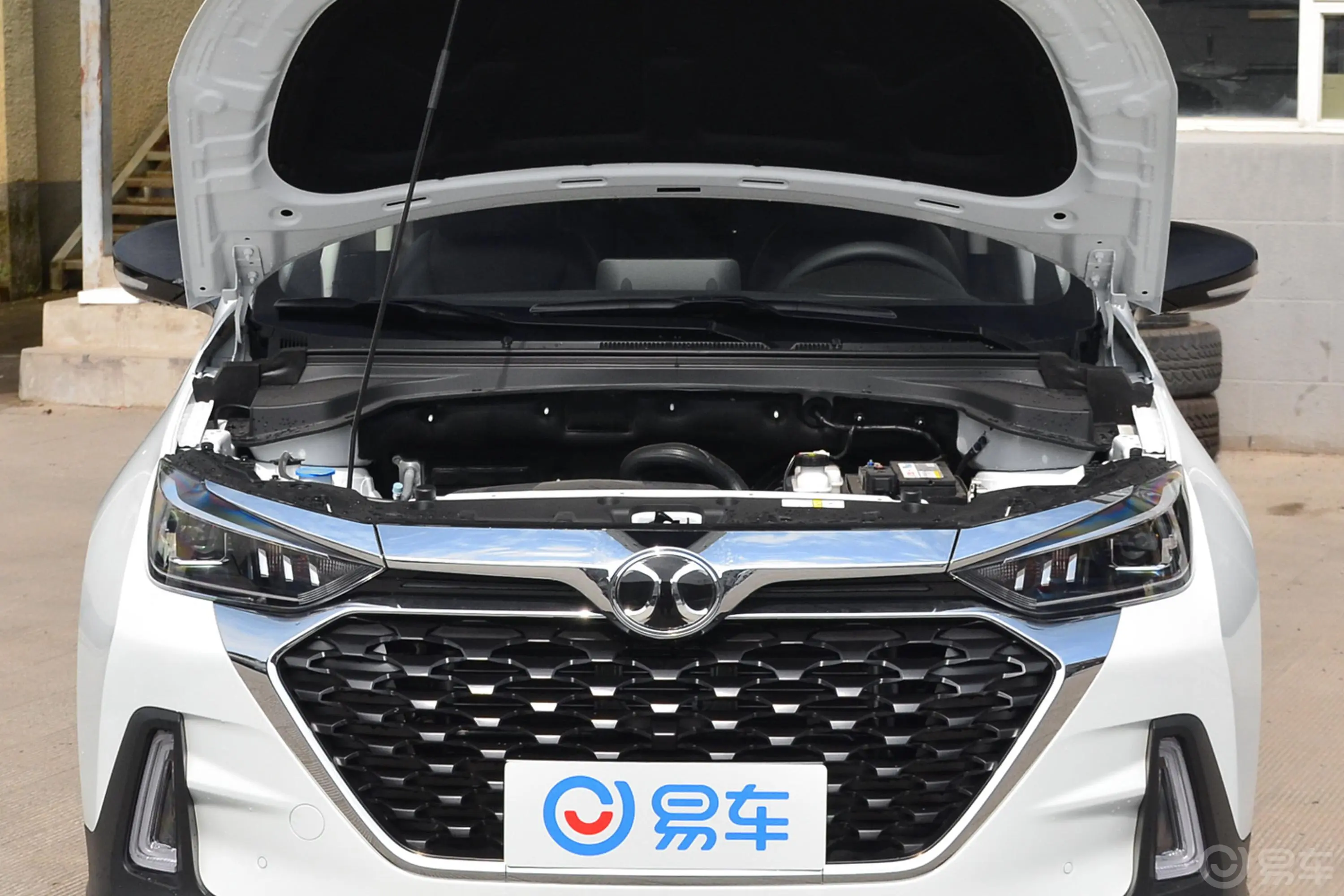 智行1.5T CVT 精英版 国V发动机舱整体