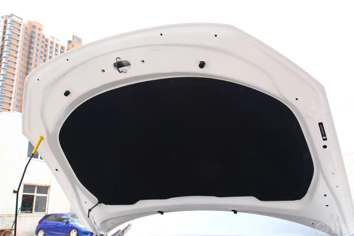 秦Pro超能版 1.5TI 双离合 智联锋尚版 国VI发动机舱盖内侧