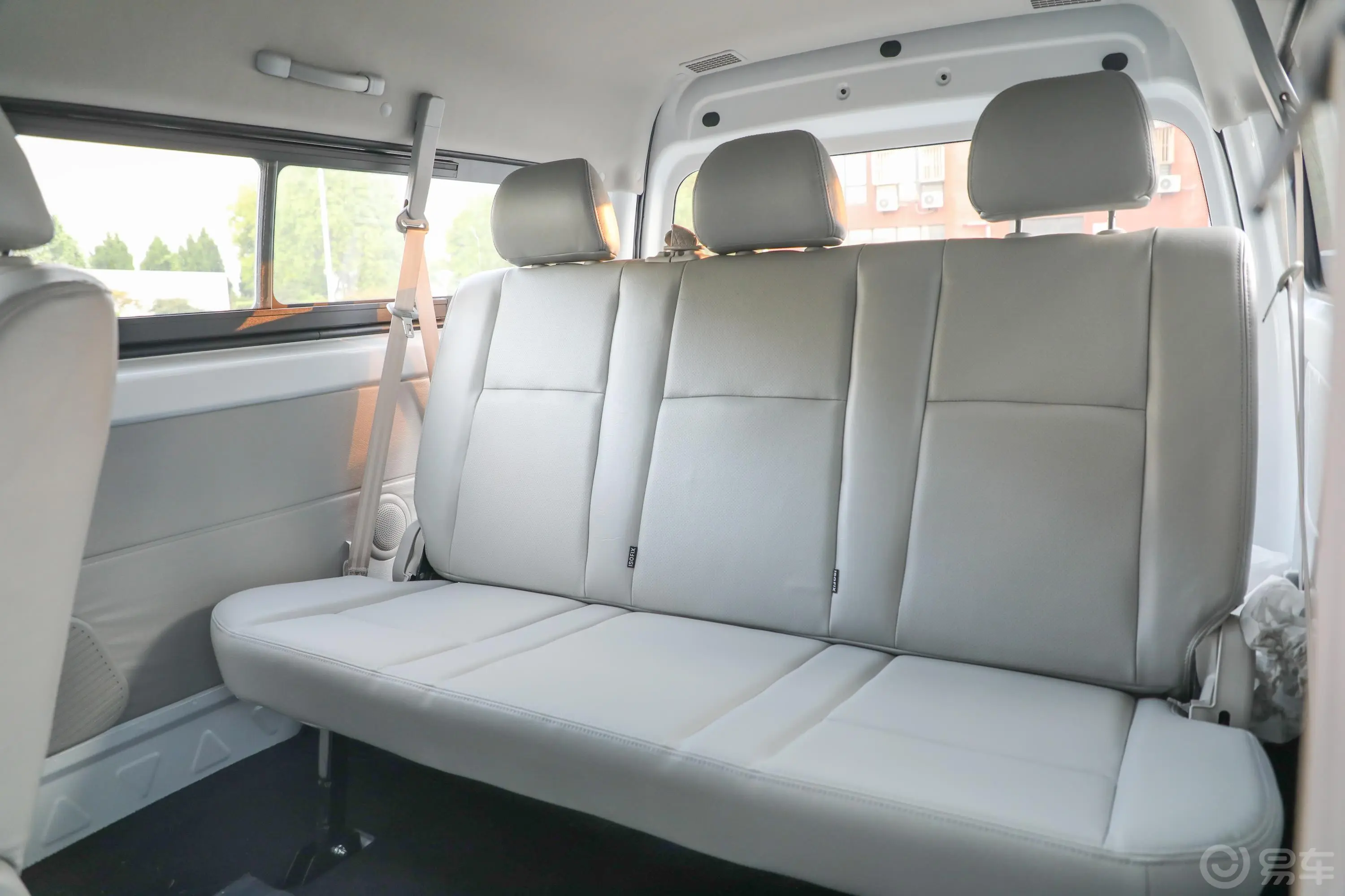 新海狮S客车 1.6L 手动 商务版 国V第三排座椅