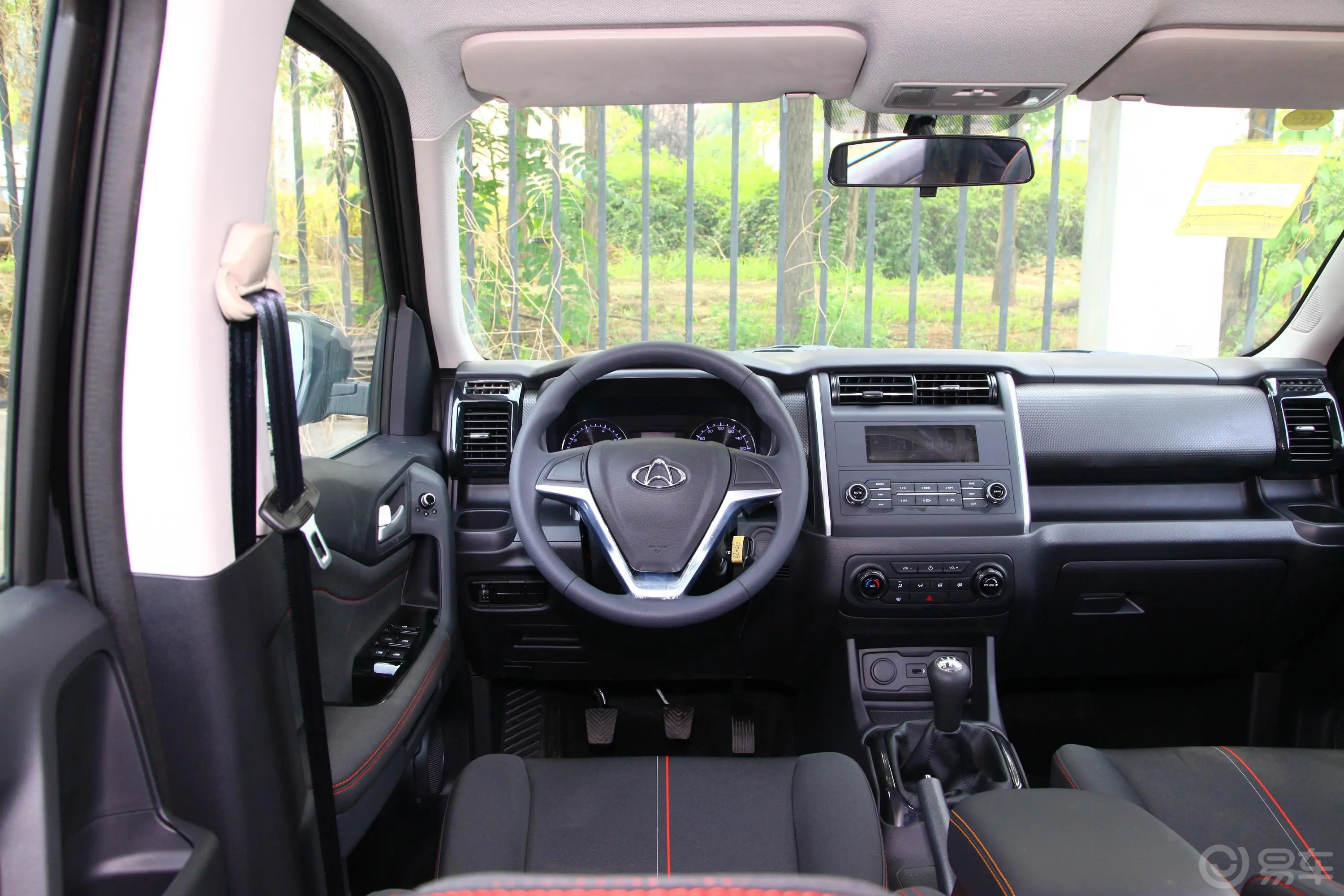 长安欧尚X70A1.5L 手动 舒适版 7座 国Ⅵ驾驶位区域