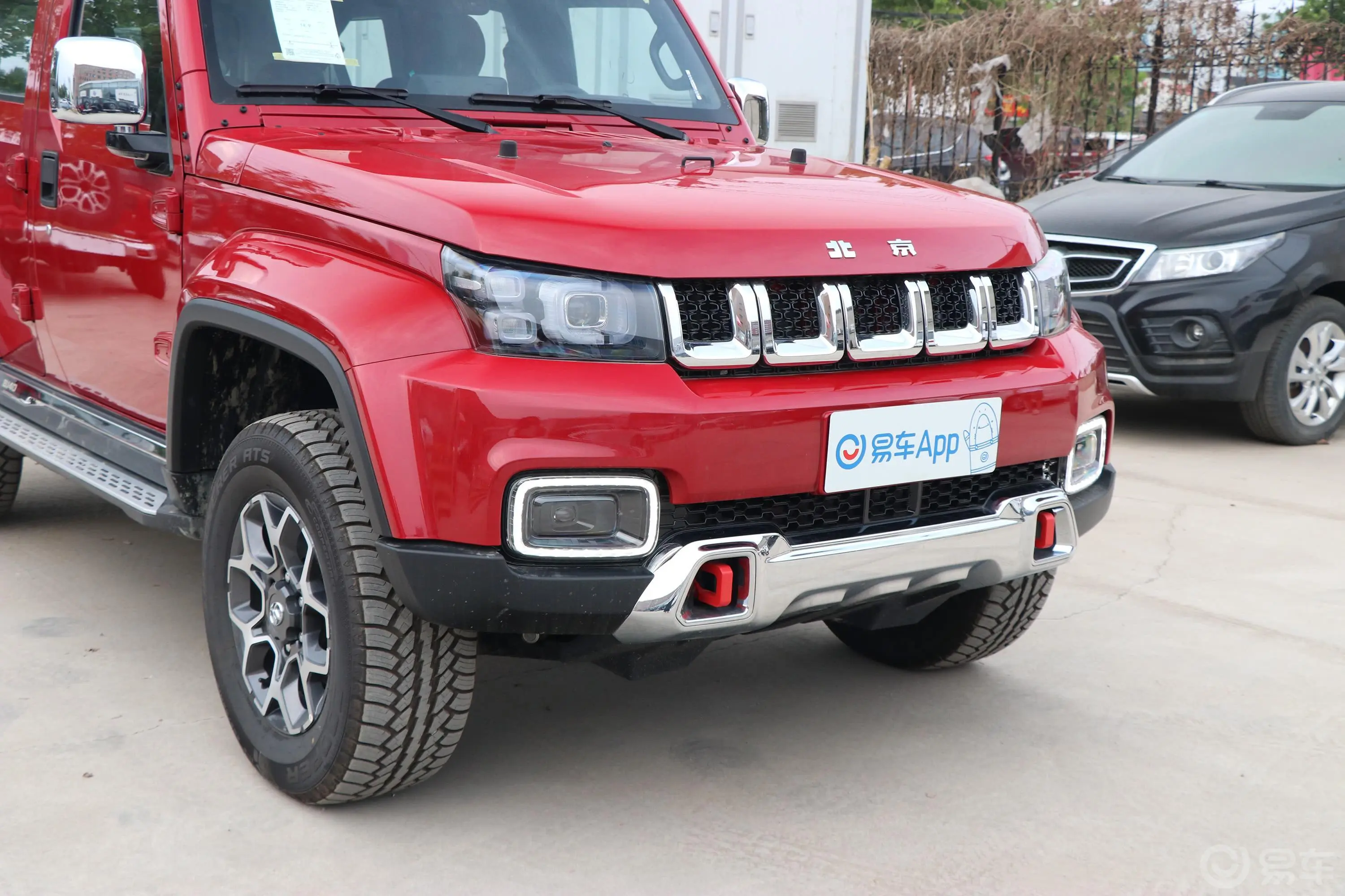 北京BJ40BJ40 PLUS 2.3T 手自一体 尊享型 国VI前格栅侧俯拍