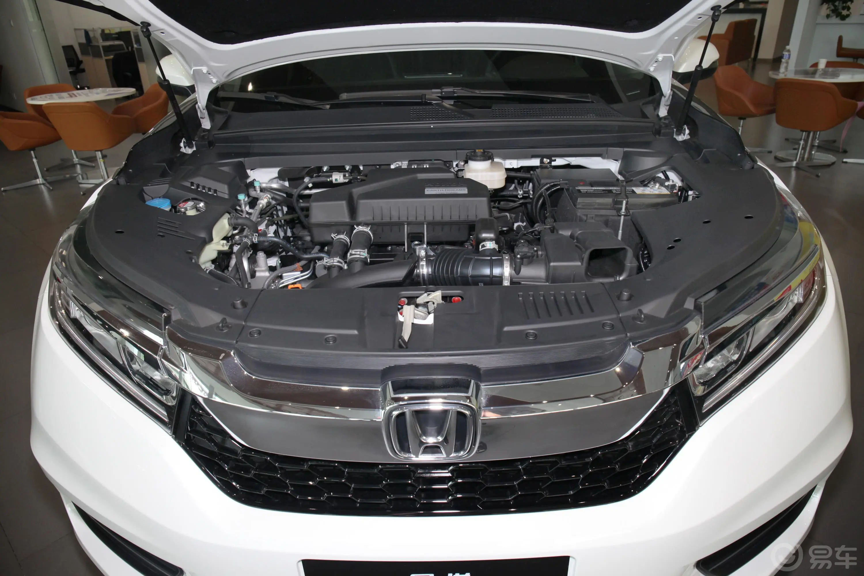 冠道240TURBO CVT 两驱 精英版 国VI发动机舱整体