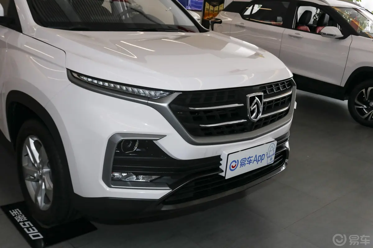 宝骏5301.5T CVT 精英型 7座 国VI尾灯侧45度俯拍