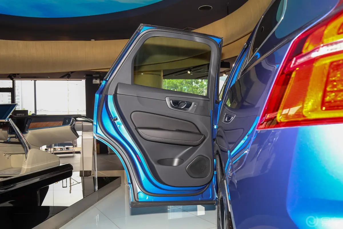 沃尔沃XC60新能源T8 智雅运动版 国Ⅵ驾驶员侧后车门