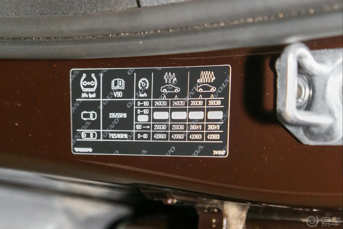 沃尔沃V90Cross Country T5 四驱 智远版 国Ⅵ胎压信息铭牌