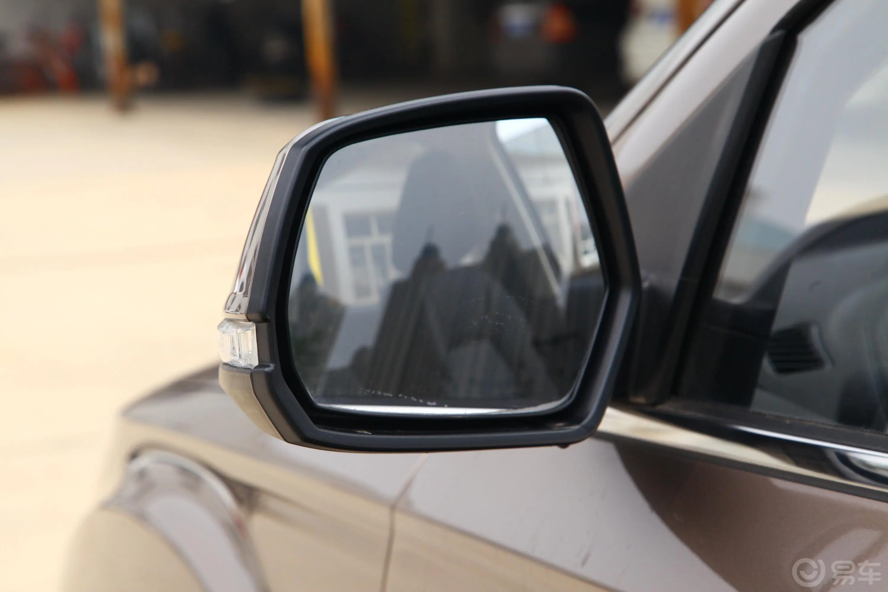奔腾X401.6L 手自一体 豪华型 国VI后视镜镜面